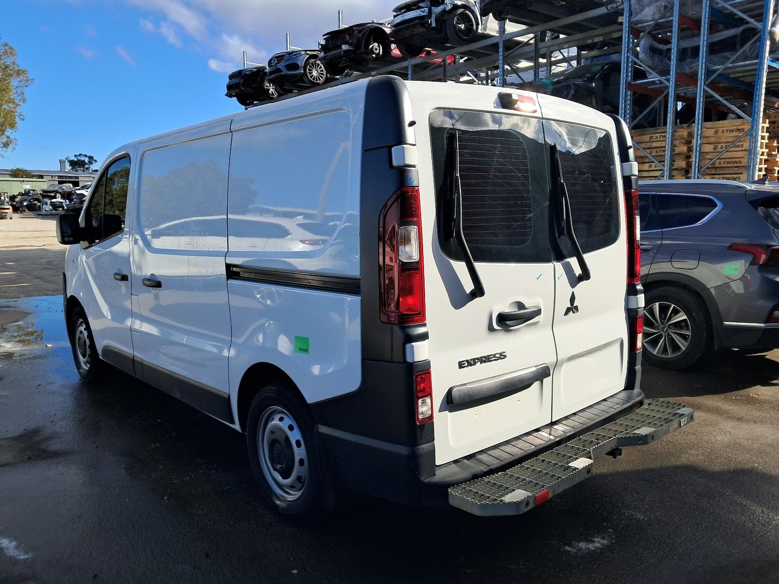 2022 MITSUBISHI EXPRESS 5