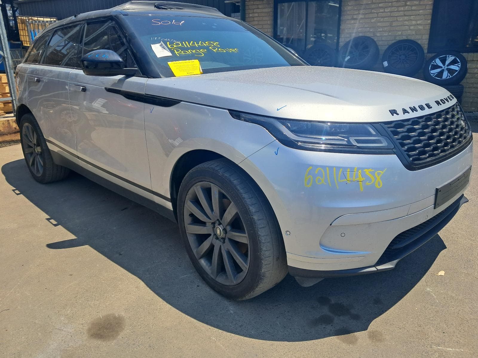 Used auto part listing image: 2018 LAND ROVER RANGEROVER VELAR PWR DR WIND SWITCH L560, RH REAR, 05/17