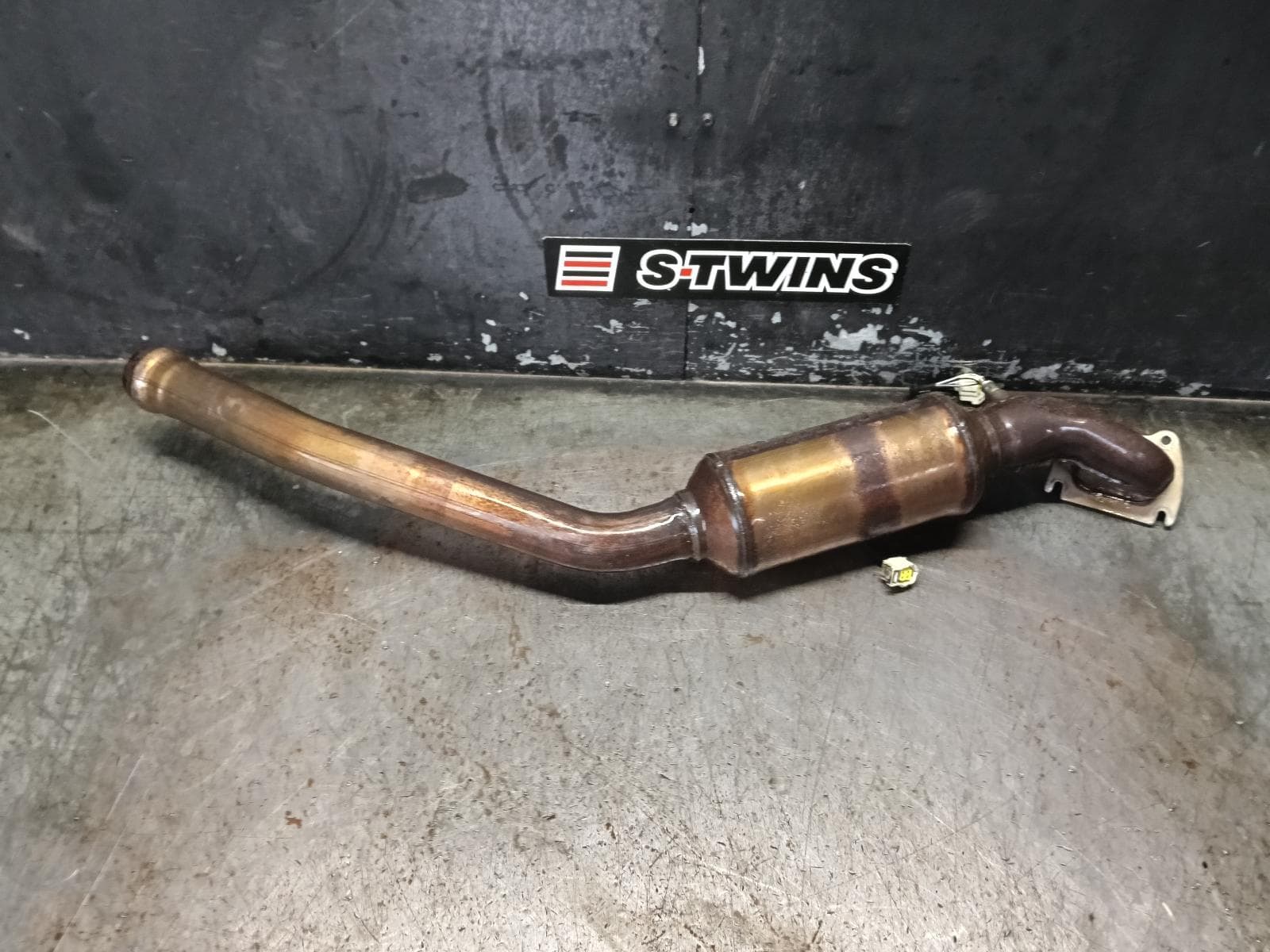 Used auto part listing image: 2015 JEEP GRANDCHEROKEE CATALYTIC CONVERTER MANIFOLD-CAT TYPE, 3.6, PETROL, RH SIDE, WK, 04/13-02/22 0000403291