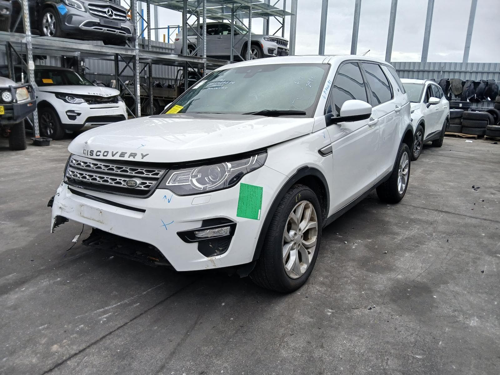 Used auto part listing image: 2018 LAND ROVER DISCOVERY SPORT HEADREST CENTRE REAR 2ND ROW, LEATHER, L550, 01/15