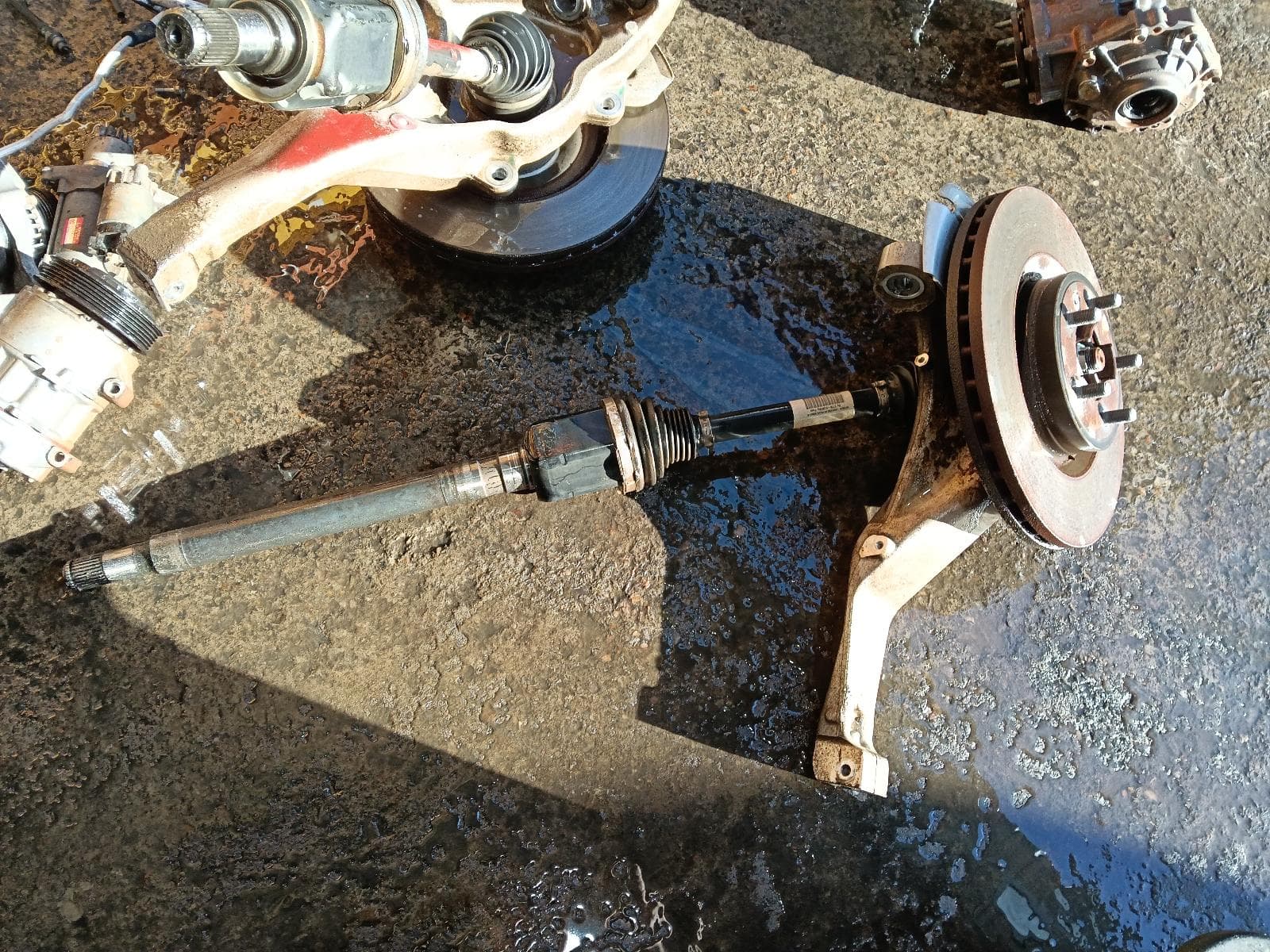 Used auto part listing image: 2020 LAND ROVER DISCOVERY RIGHT DRIVESHAFT L462, FRONT, 12/16- 0000421552