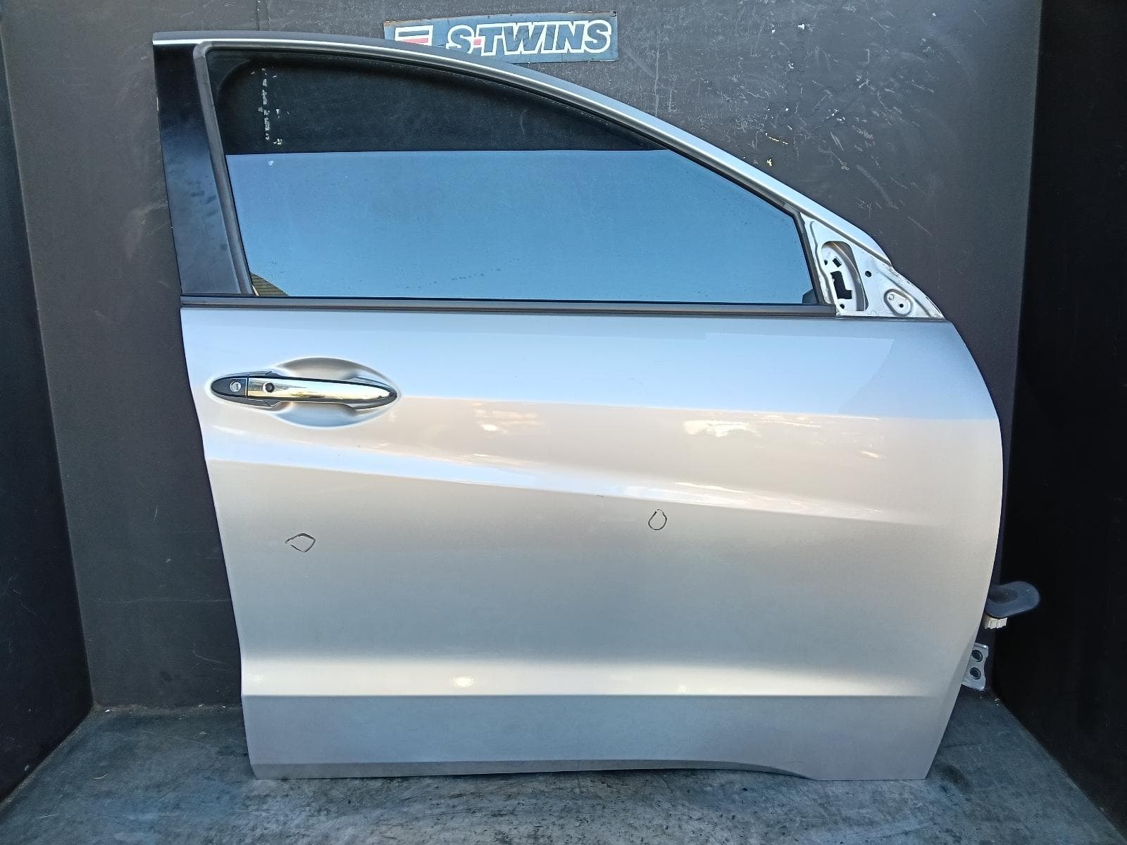 Used auto part listing image: 2015 HONDA HRV RIGHT FRONT DOOR VTi-S/VTi-L/VTi-LX/RS, 12/14-10/21