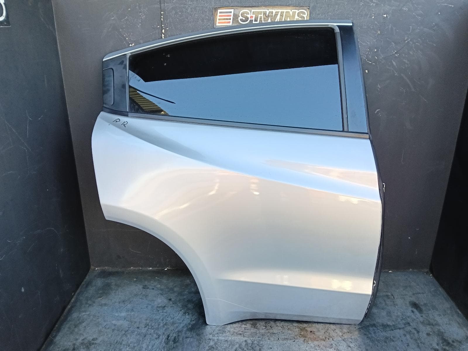 Used auto part listing image: 2015 HONDA HRV RIGHT REAR DOOR SLIDING RU, 12/14-10/21