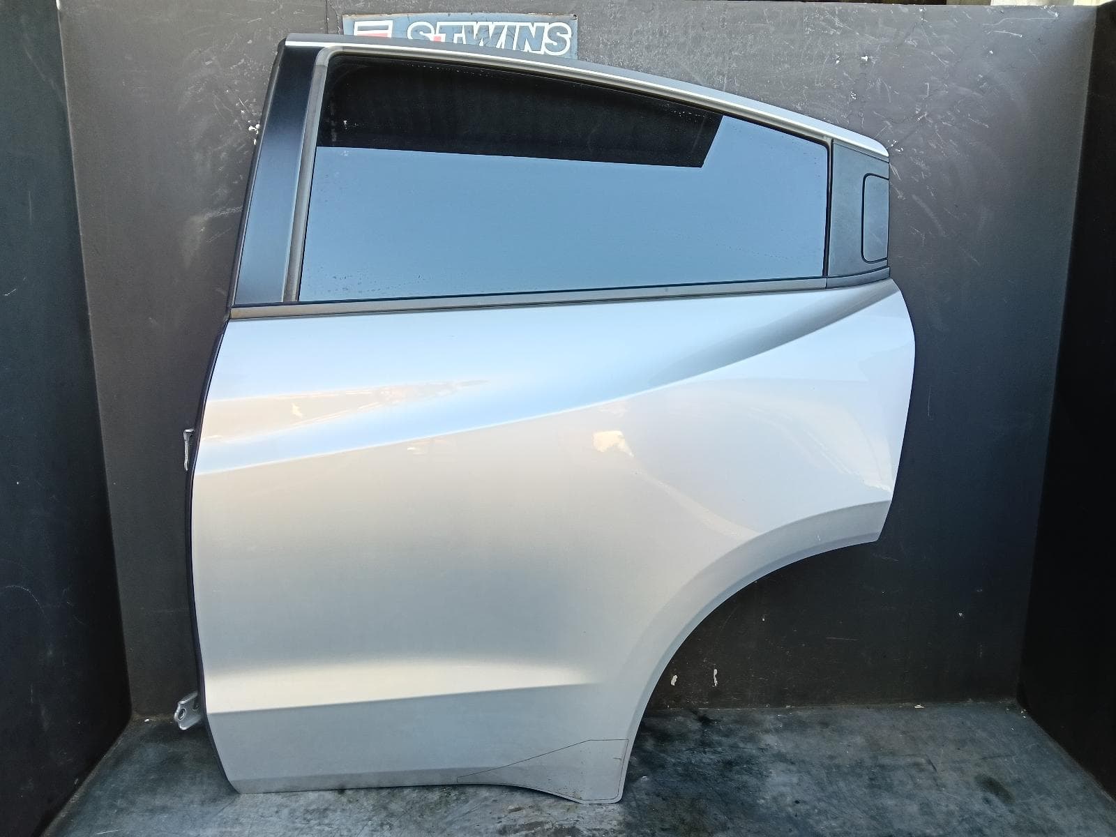 Used auto part listing image: 2015 HONDA HRV LEFT REAR DOOR SLIDING RU, 12/14-10/21