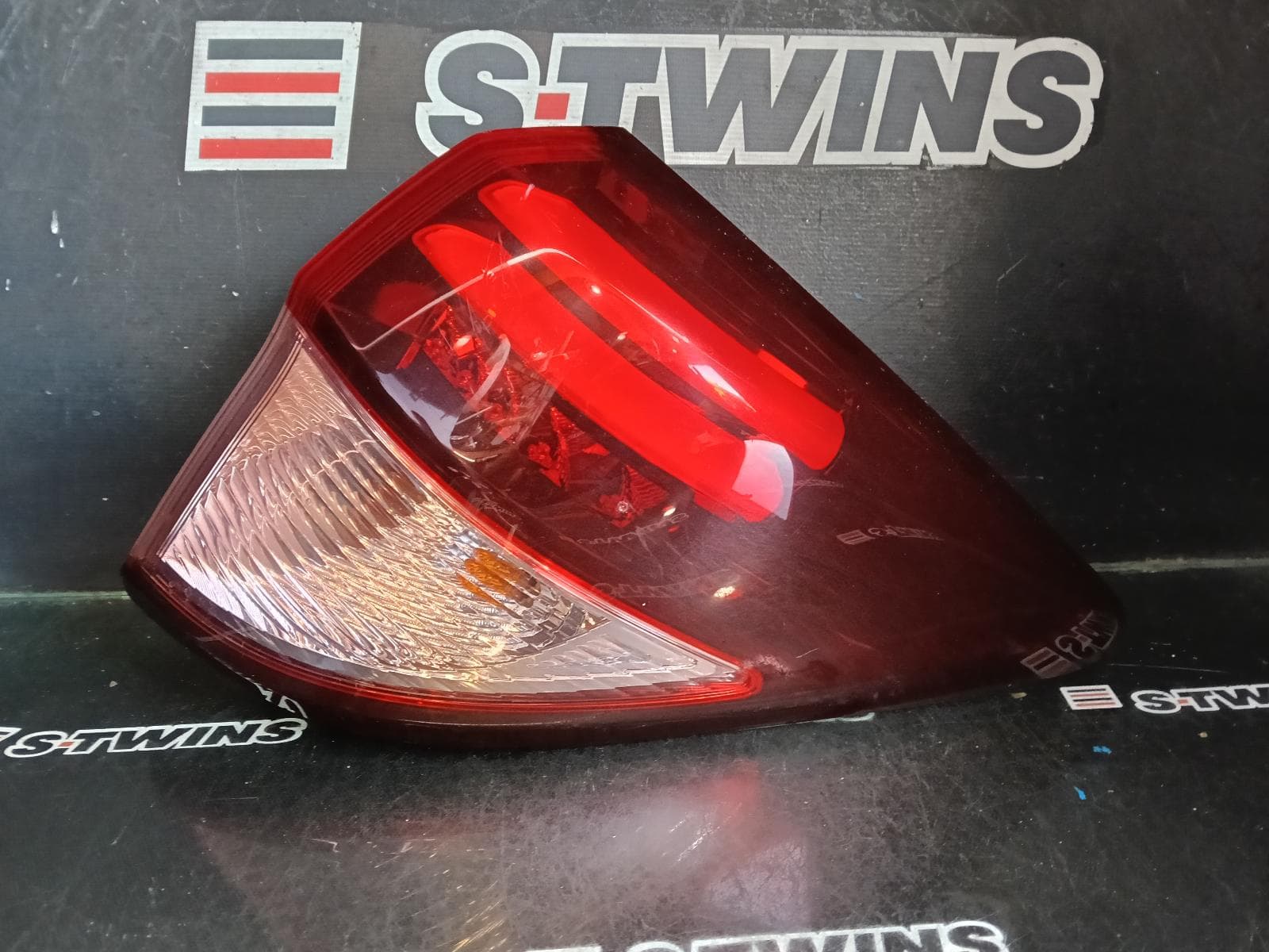 Used auto part listing image: 2015 HONDA HRV RIGHT TAILLIGHT RU, VTi-S/VTi-L, OPTICAL GUIDE TYPE, 12/14-06/18