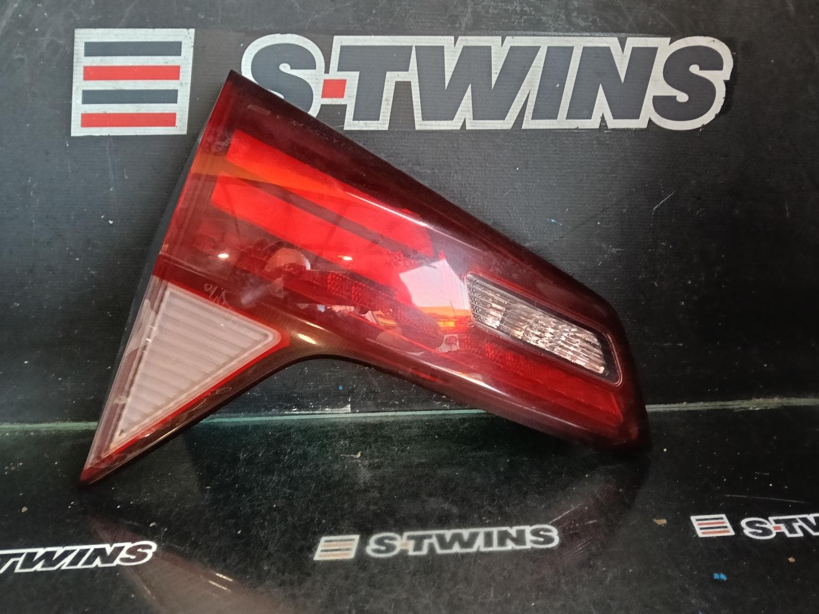 Used auto part listing image: 2015 HONDA HRV REAR GARNISH TAILGATE LAMP (LH SIDE), RU, VTi-S/VTi-L, LED TYPE, W/ OPTICAL GUIDE TYPE, 12/14-06/18