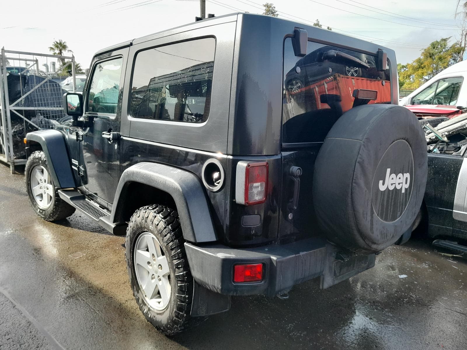 Used auto part listing image: 2010 JEEP WRANGLER RIGHT FRONT WINDOW REG MOTOR DOOR REG ASSY (REG AND MOTOR), JK, 03/07-07/18