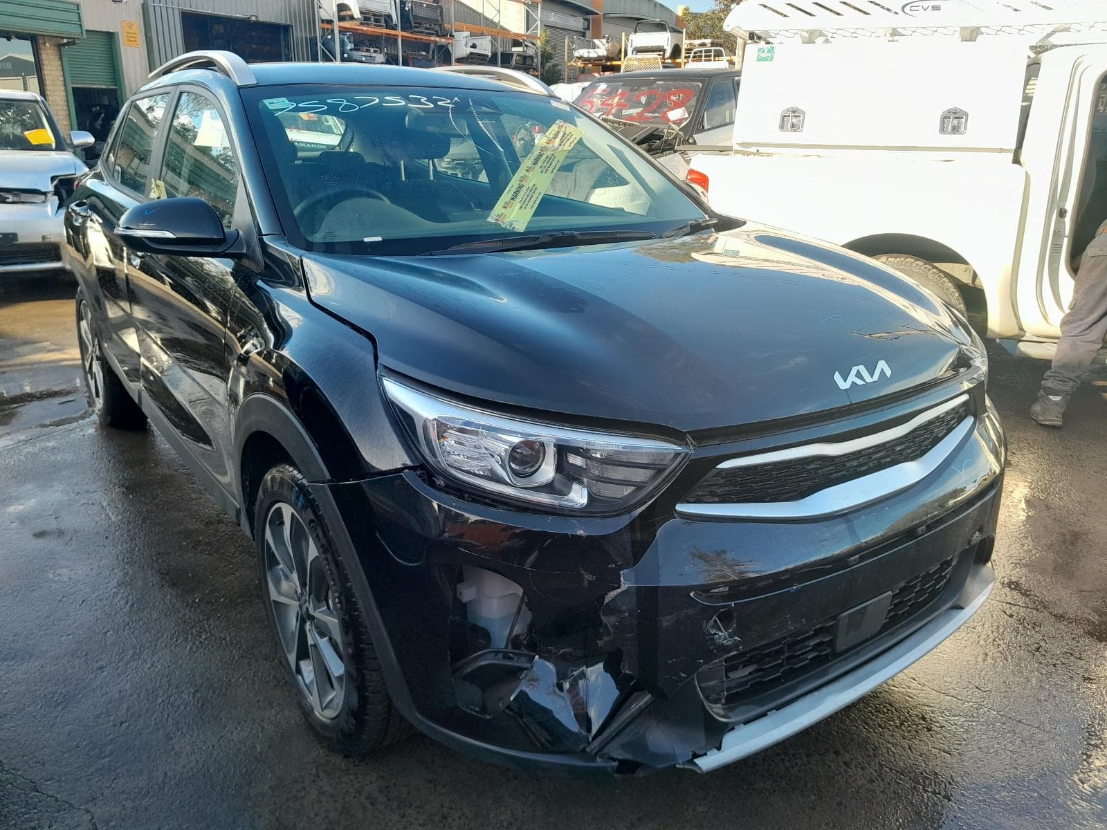 Used auto part listing image: 2022 KIA STONIC LEFT HEADLAMP YB, W/ HALOGEN, PROJECTOR TYPE, 08/20-03/23