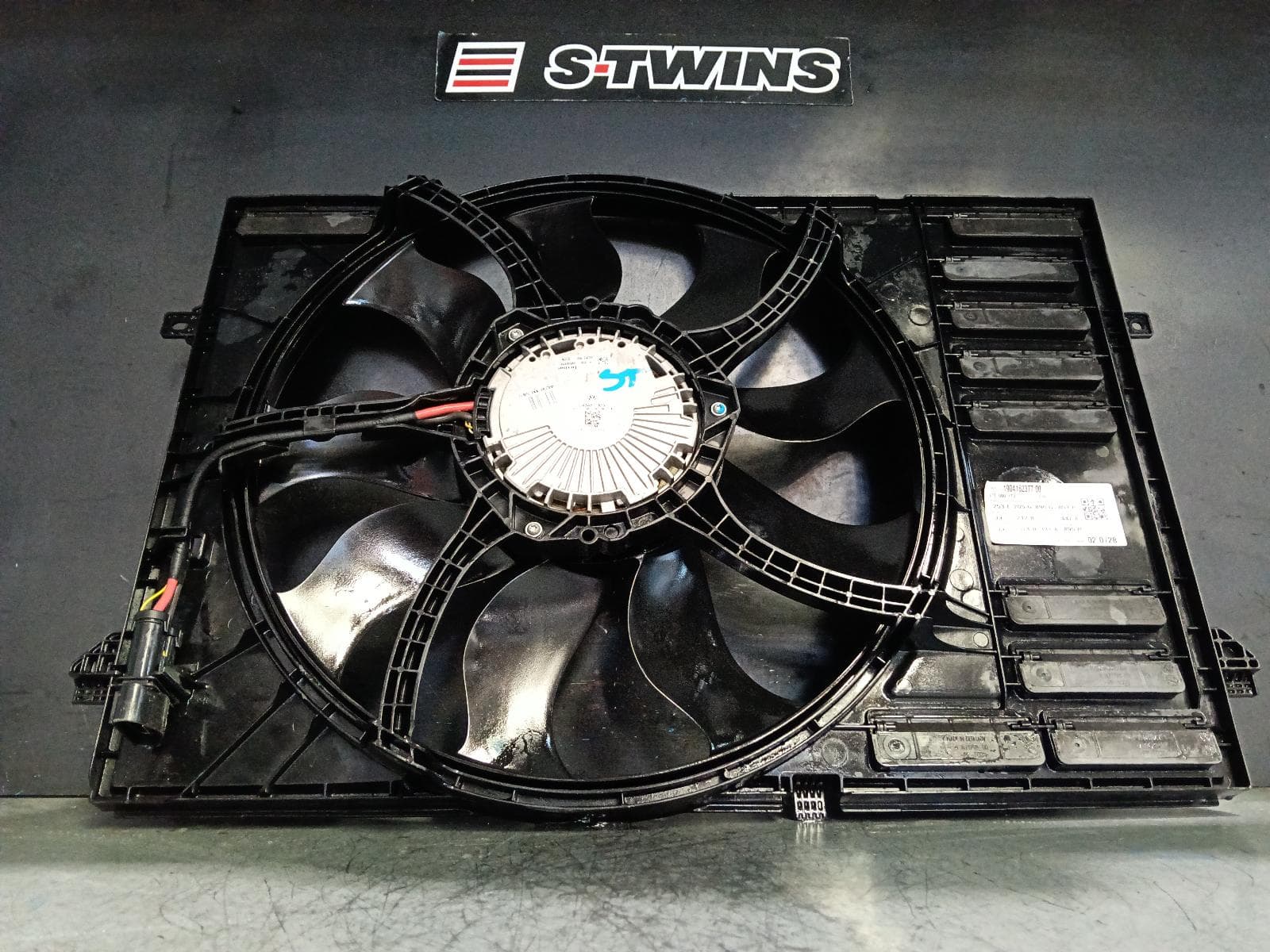 Used auto part listing image: 2019 VOLKSWAGEN TRANSPORTER FAN RADIATOR FAN, DIESEL, 2.0, BI-TURBO, CFCA/CXEB CODE, T6, 07/15-08/24 0000398657