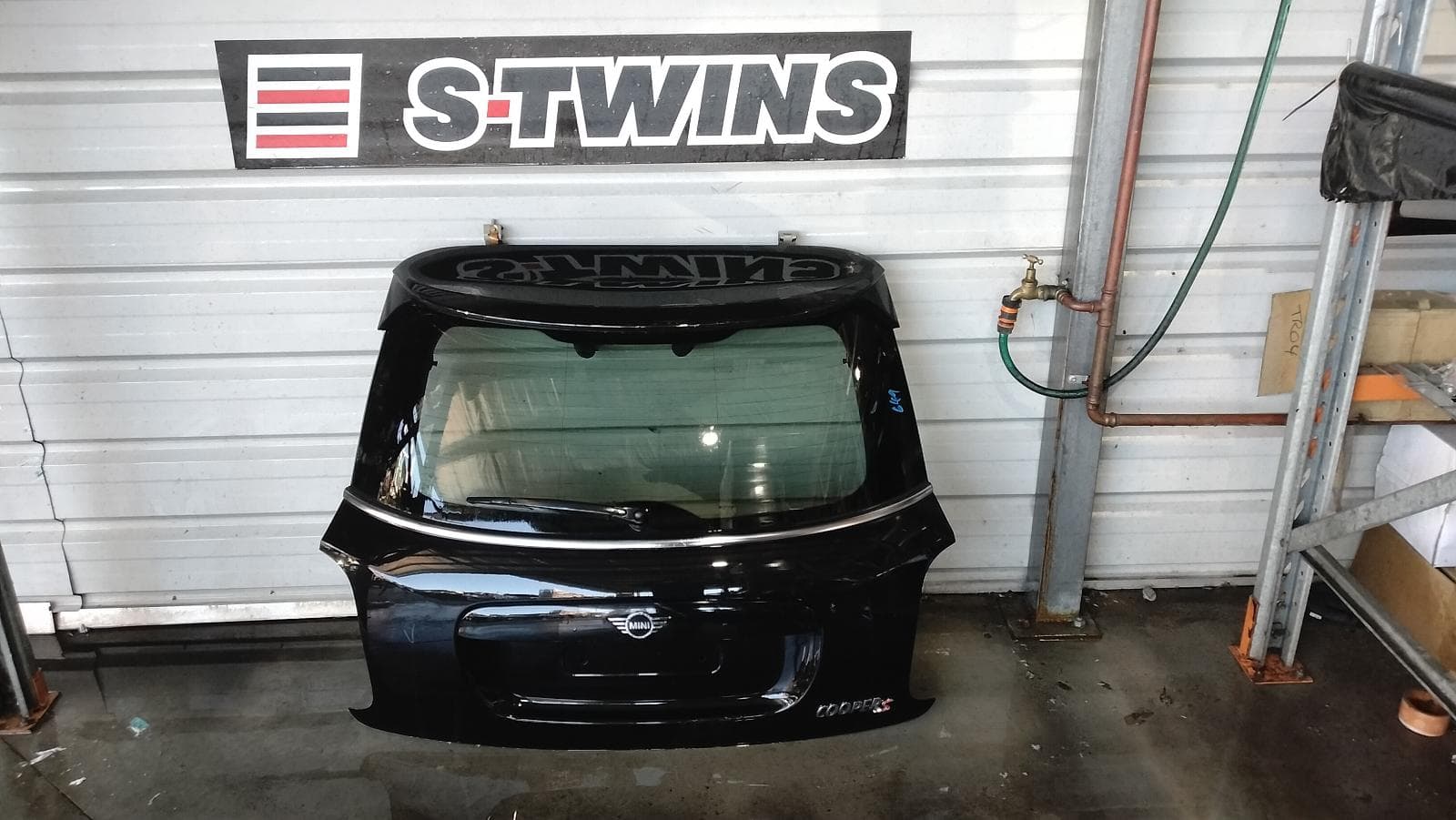 Used auto part listing image: 2021 MINI COOPER BOOTLID TAILGATE TAILGATE, F55, 04/14-01/24 0000423452