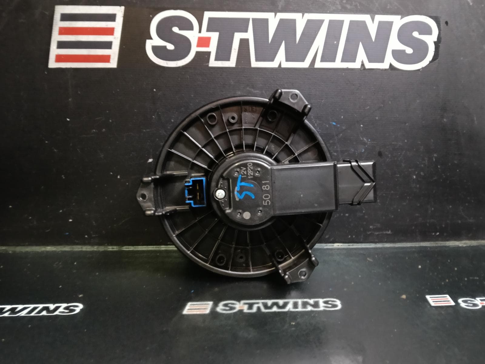 Used auto part listing image: 2013 MAZDA CX9 HEATER FAN MOTOR FRONT, TB, 12/07-12/15 0000417691