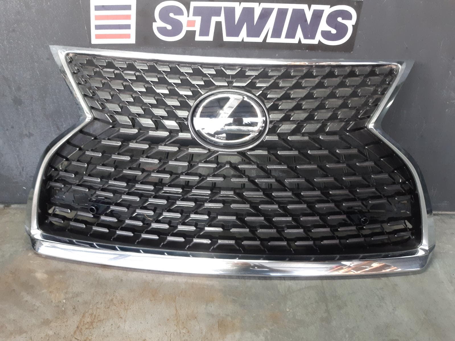 Used auto part listing image: 2019 LEXUS RX SERIES GRILLE RADIATOR GRILLE, AL20, LUXURY, 11/19- 0000256654