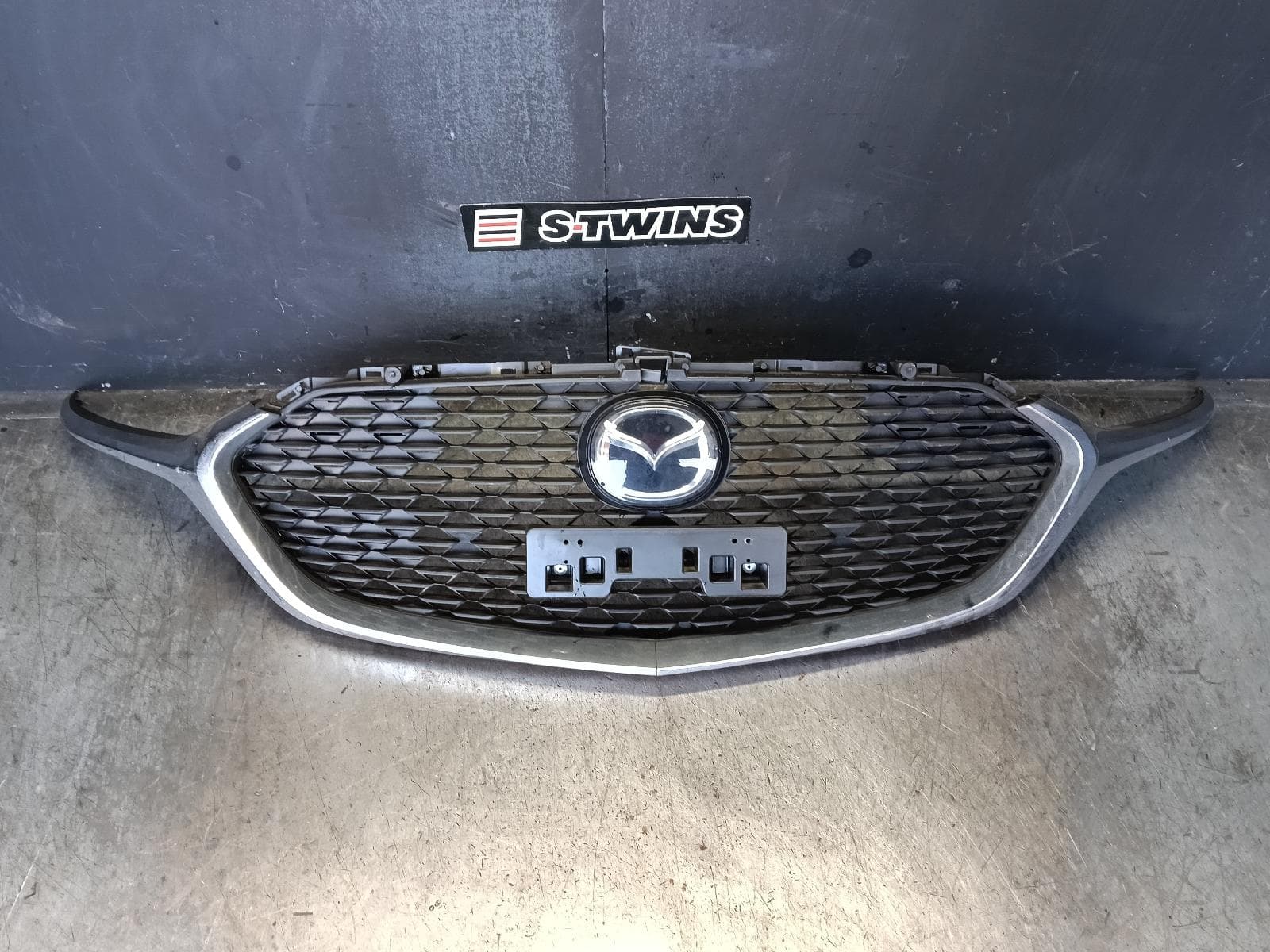 Used auto part listing image: 2024 MAZDA 3 GRILLE RADIATOR GRILLE, NON PARK SENSOR, NON CAMERA TYPE, SEDAN, BP, 03/19