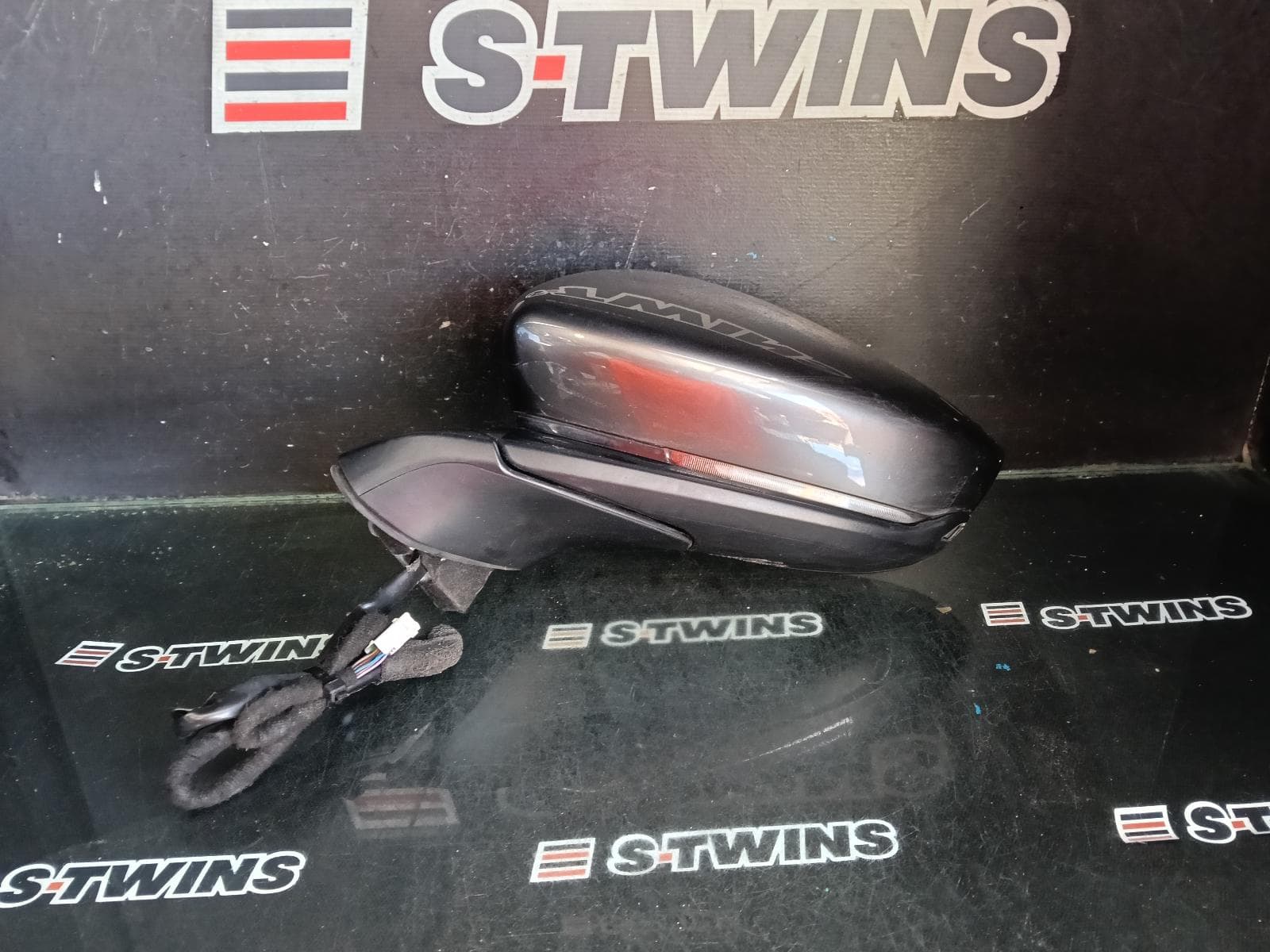 Used auto part listing image: 2024 MAZDA 3 LEFT DOOR MIRROR BP, W/ AUTO POWER FOLD, NON AUTO DIM, NON HEATED, NON CAMERA TYPE, SEDAN, PURE/EVOLVE/TOURING/GSX/SP20/GTX, 03/19
