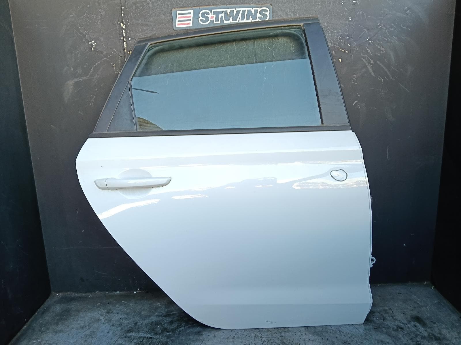 Used auto part listing image: 2019 HYUNDAI I30 RIGHT REAR DOOR SLIDING PD, HATCH (S. KOREA VIN KMHH), 03/17-12/23