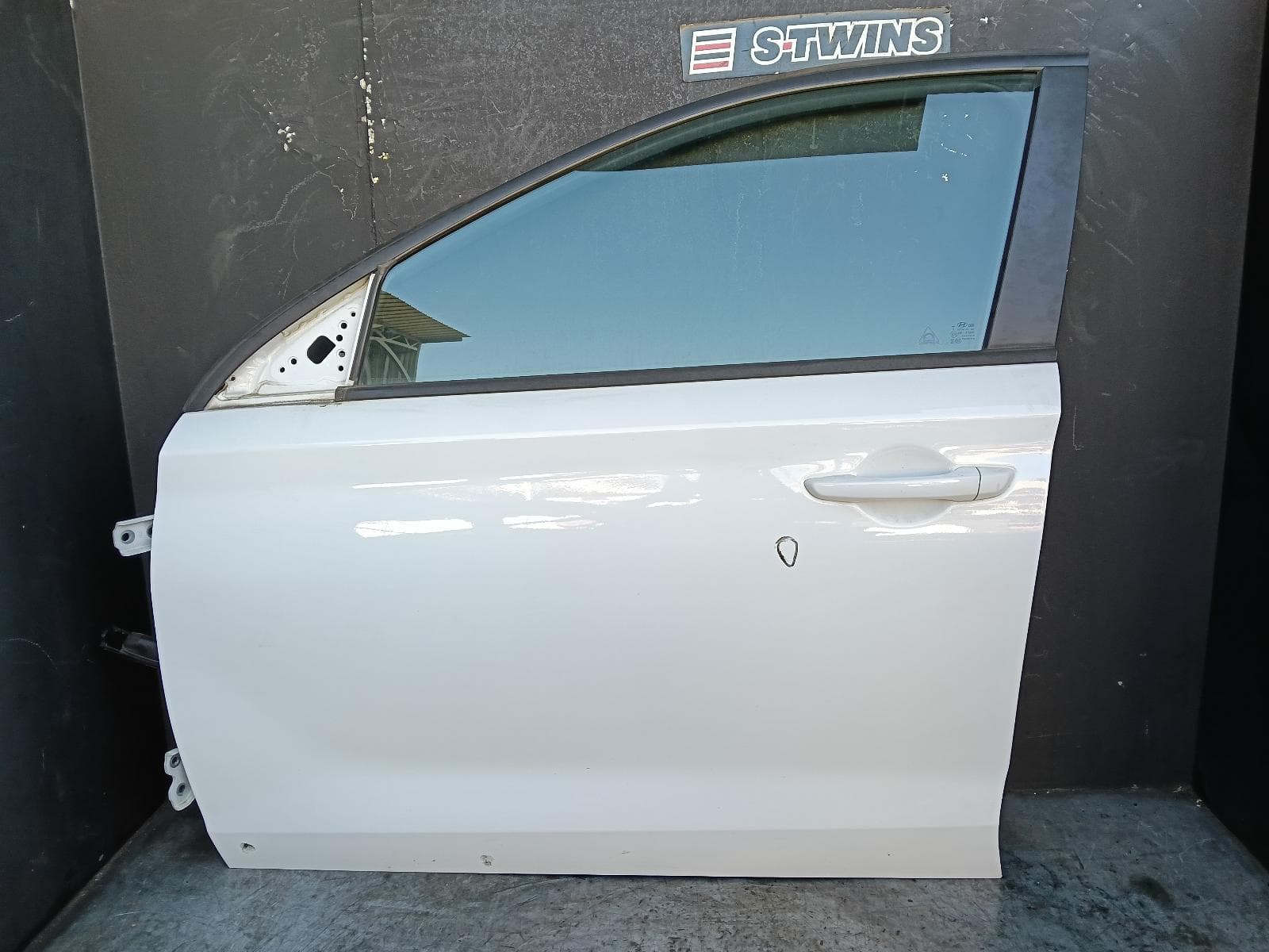 Used auto part listing image: 2019 HYUNDAI I30 LEFT FRONT DOOR PD, HATCH (S. KOREA VIN KMHH), 03/17-12/23