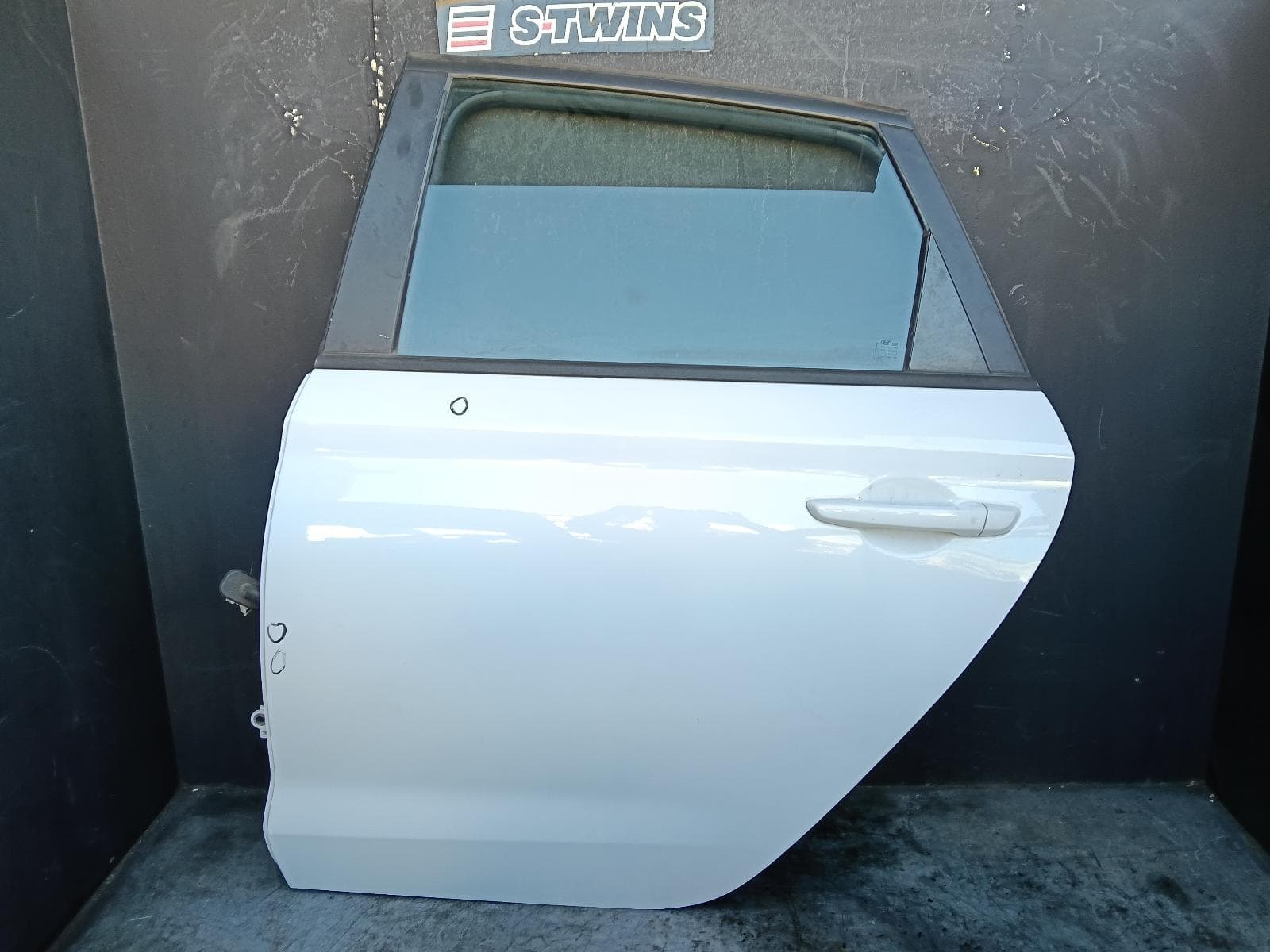 Used auto part listing image: 2019 HYUNDAI I30 LEFT REAR DOOR SLIDING PD, HATCH (S. KOREA VIN KMHH), 03/17-12/23