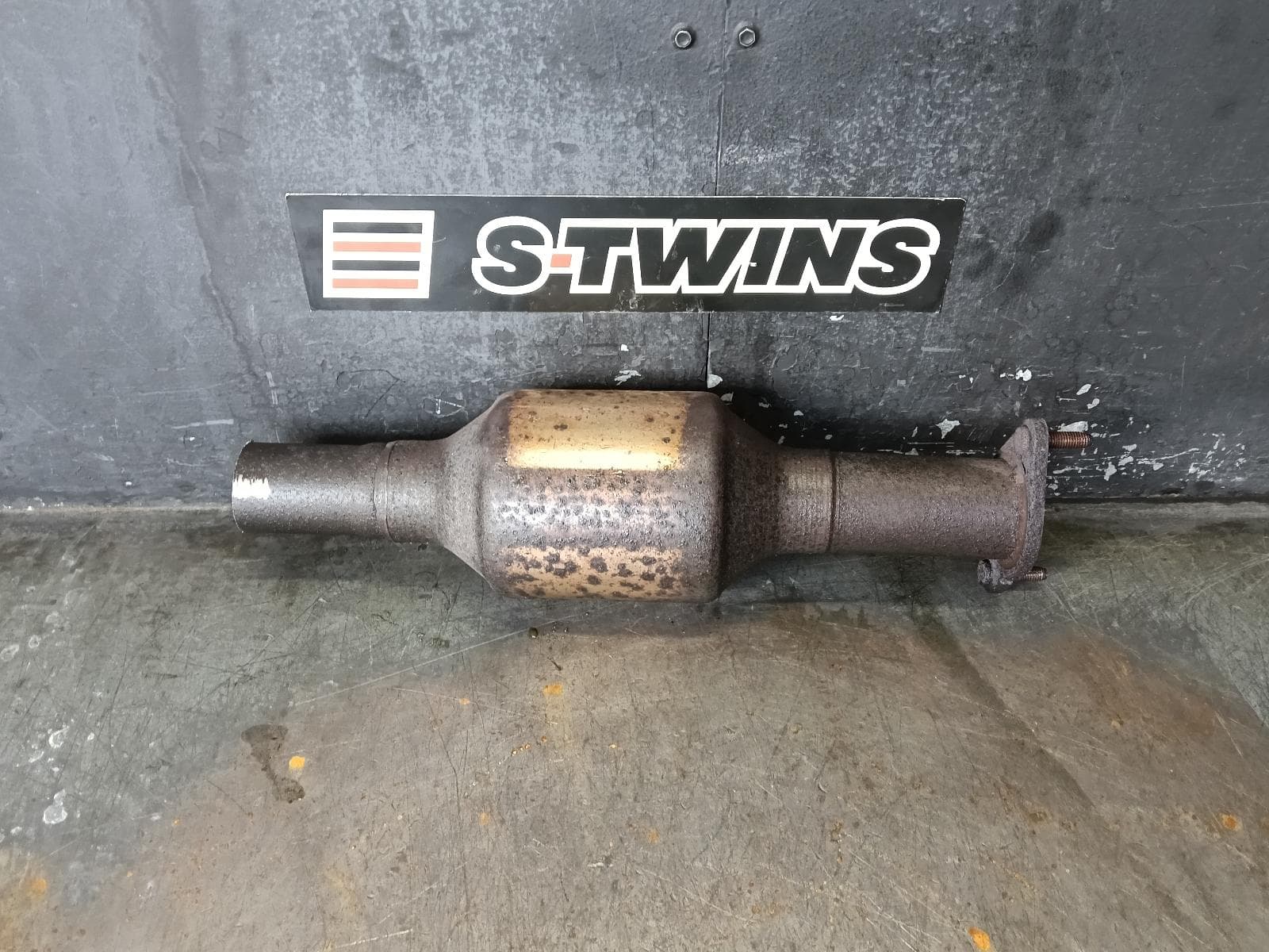 Used auto part listing image: 2015 FORD KUGA CATALYTIC CONVERTER UNDER CAR-CAT TYPE, 1.5/1.6, PETROL, TF, 11/12-09/16 0000381997