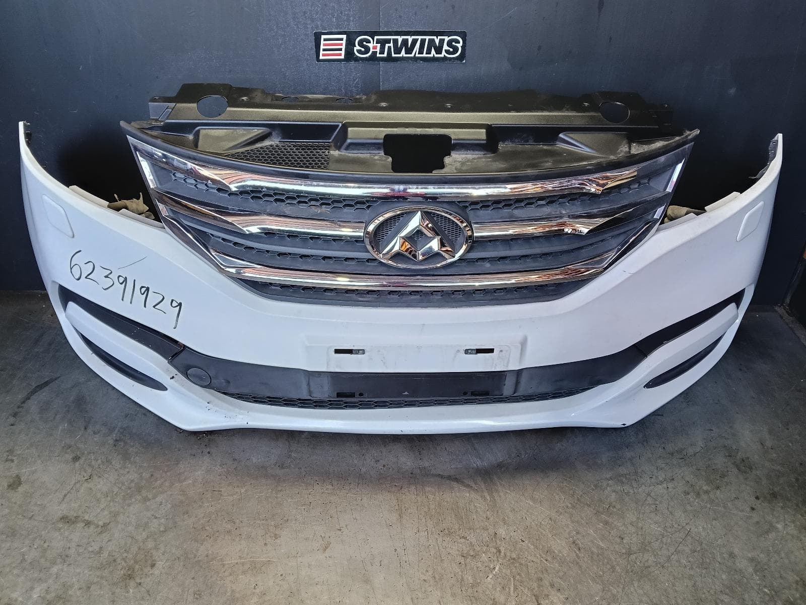 Used auto part listing image: 2017 LDV G10 VAN FRONT BUMPER SV7A, BUMPER BAR, W/ H/LAMP WASHER TYPE, WAGON, 04/15-08/22