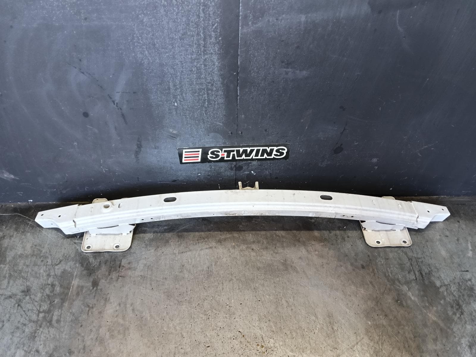 Used auto part listing image: 2017 LDV G10 VAN F BAR REINFORC BRACK SV7A/SV7C, MAIN REINFORCEMENT, WAGON/VAN, 04/15