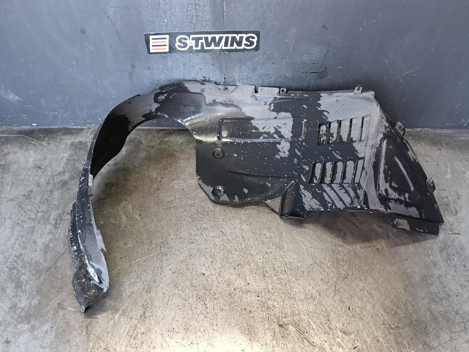 Used auto part listing image: 2017 LDV G10 VAN RIGHT GUARD LINER SV7A/SV7C, FRONT, WAGON/VAN, 04/15