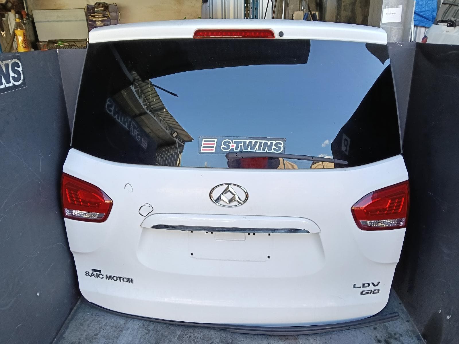 Used auto part listing image: 2017 LDV G10 VAN BOOTLID TAILGATE SV7A, TAILGATE, W/ WIPER, NON POWER LIFTGATE TYPE, WAGON, 04/15-08/22