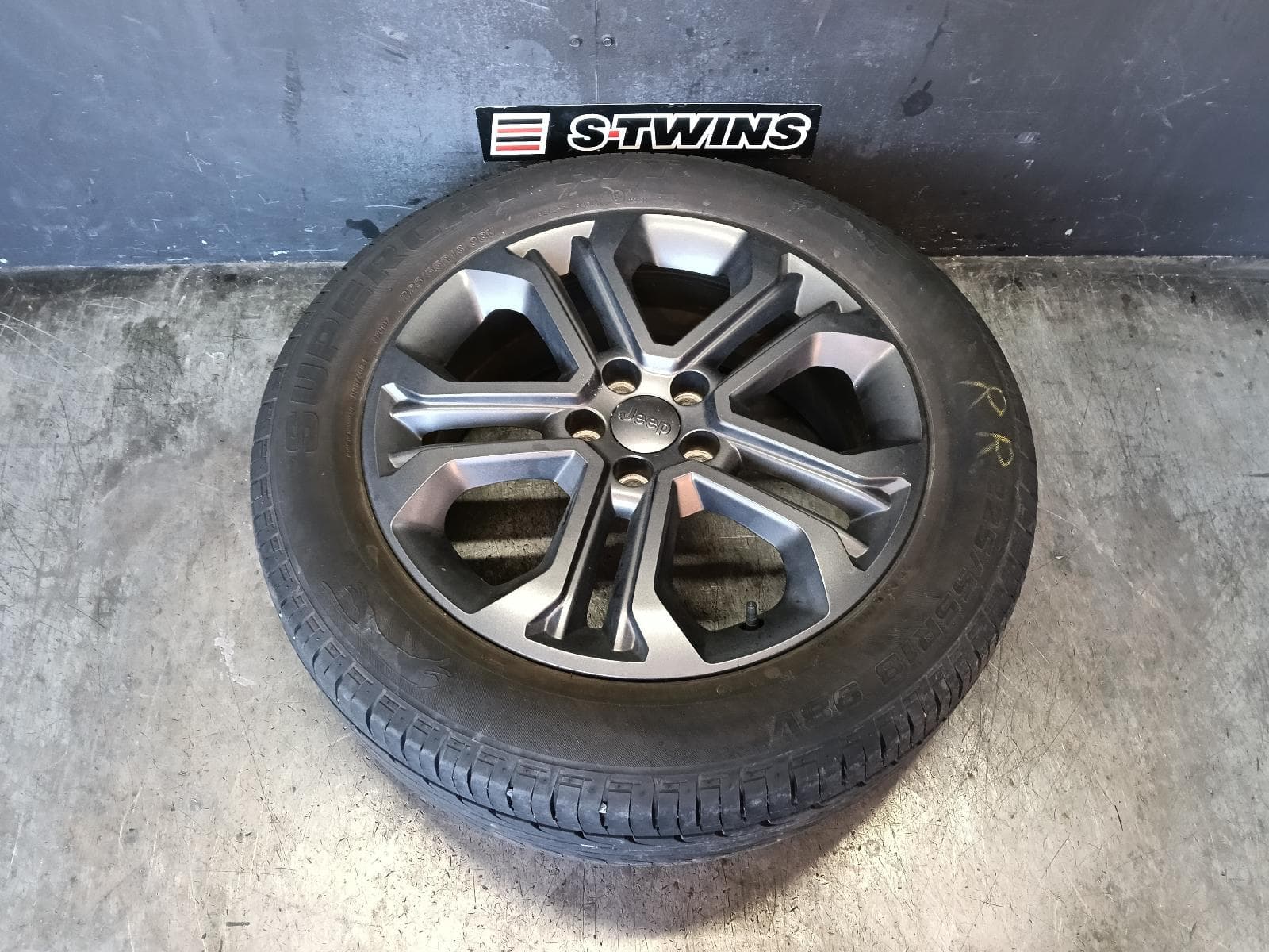 Used auto part listing image: 2021 JEEP COMPASS WHEEL MAG M6, FACTORY, 18X7IN, 5 V SPOKE, HIGH GLOSS BLACK, 04/21-12/23