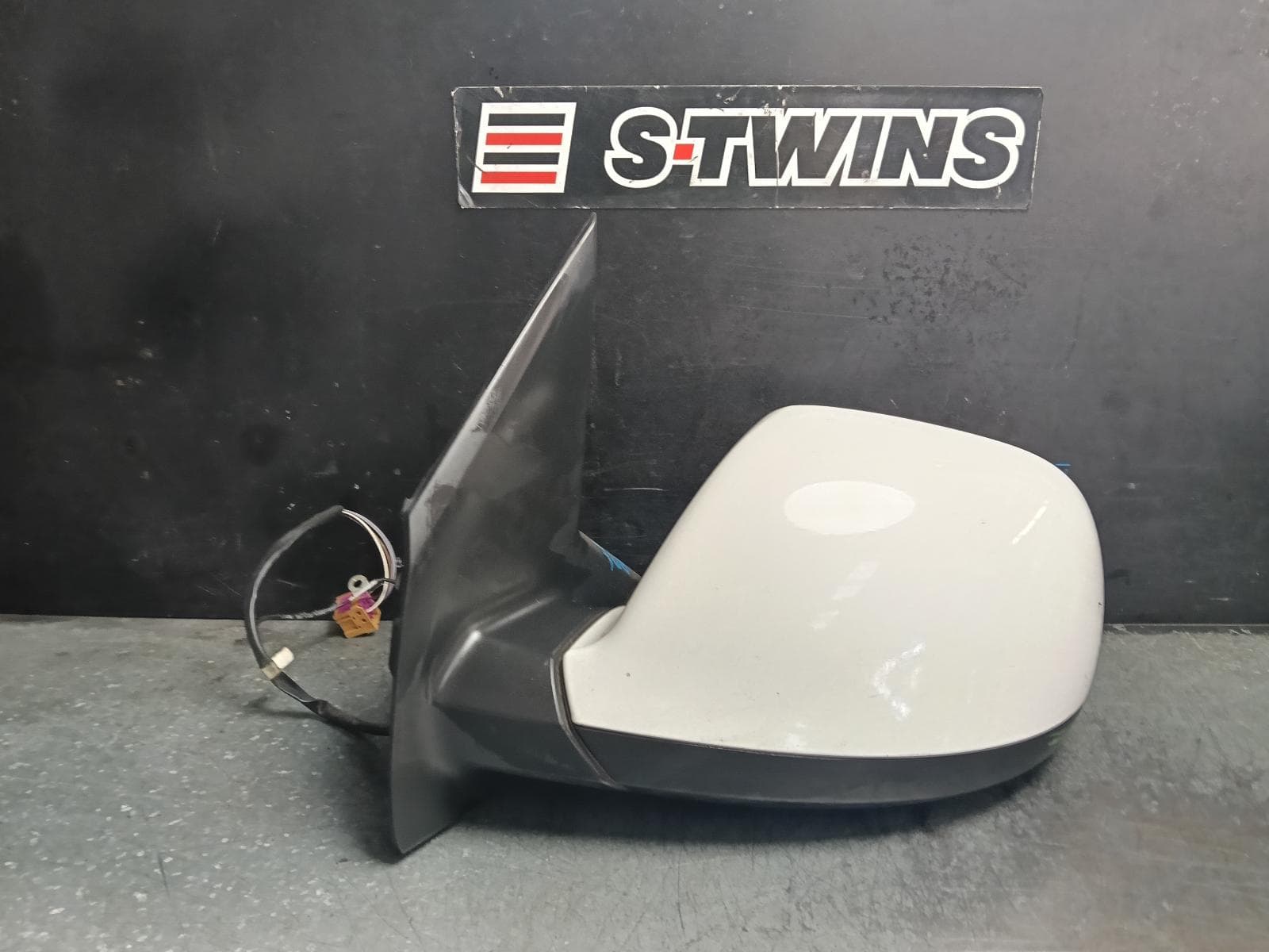 Used auto part listing image: 2017 VOLKSWAGEN TRANSPORTER LEFT DOOR MIRROR T6, MANUAL FOLD, COLOUR CODED, VAN, 07/15-08/24 0000424339