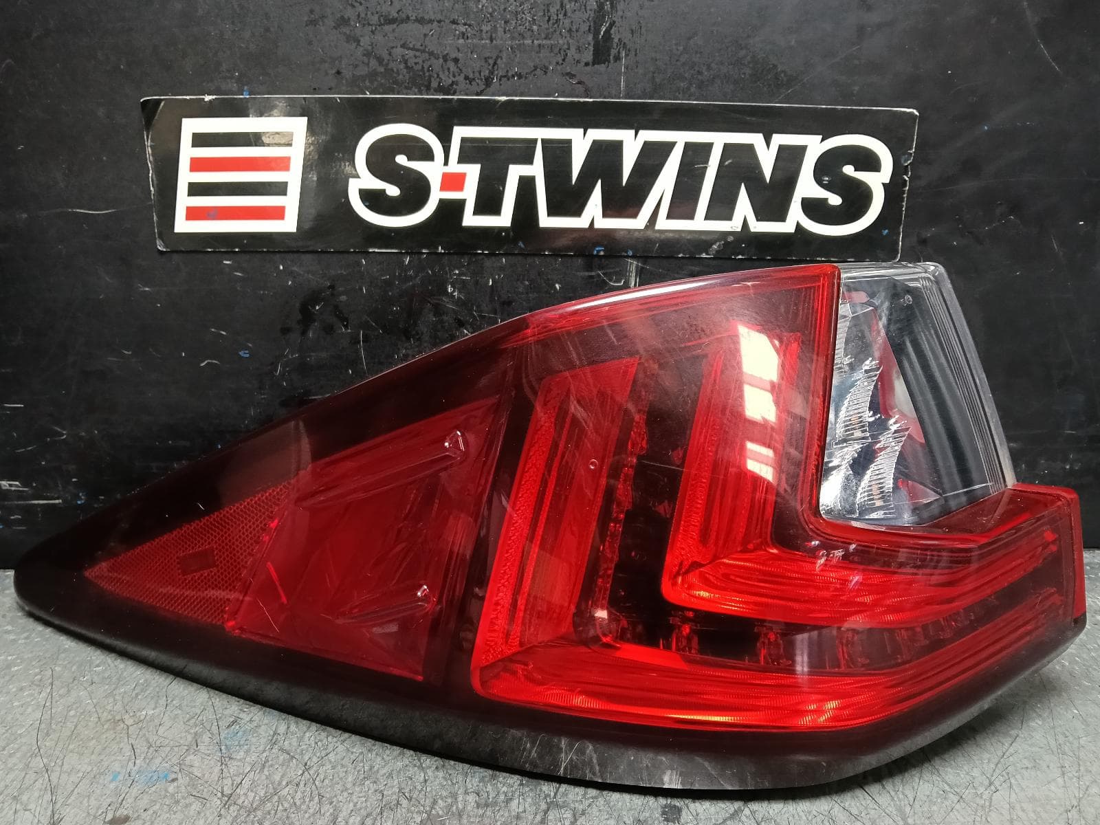 Used auto part listing image: 2018 LEXUS RX SERIES LEFT TAILLIGHT AL20, F SPORT/SPORTS LUXURY, LED TYPE, 09/15-10/19 0000401345