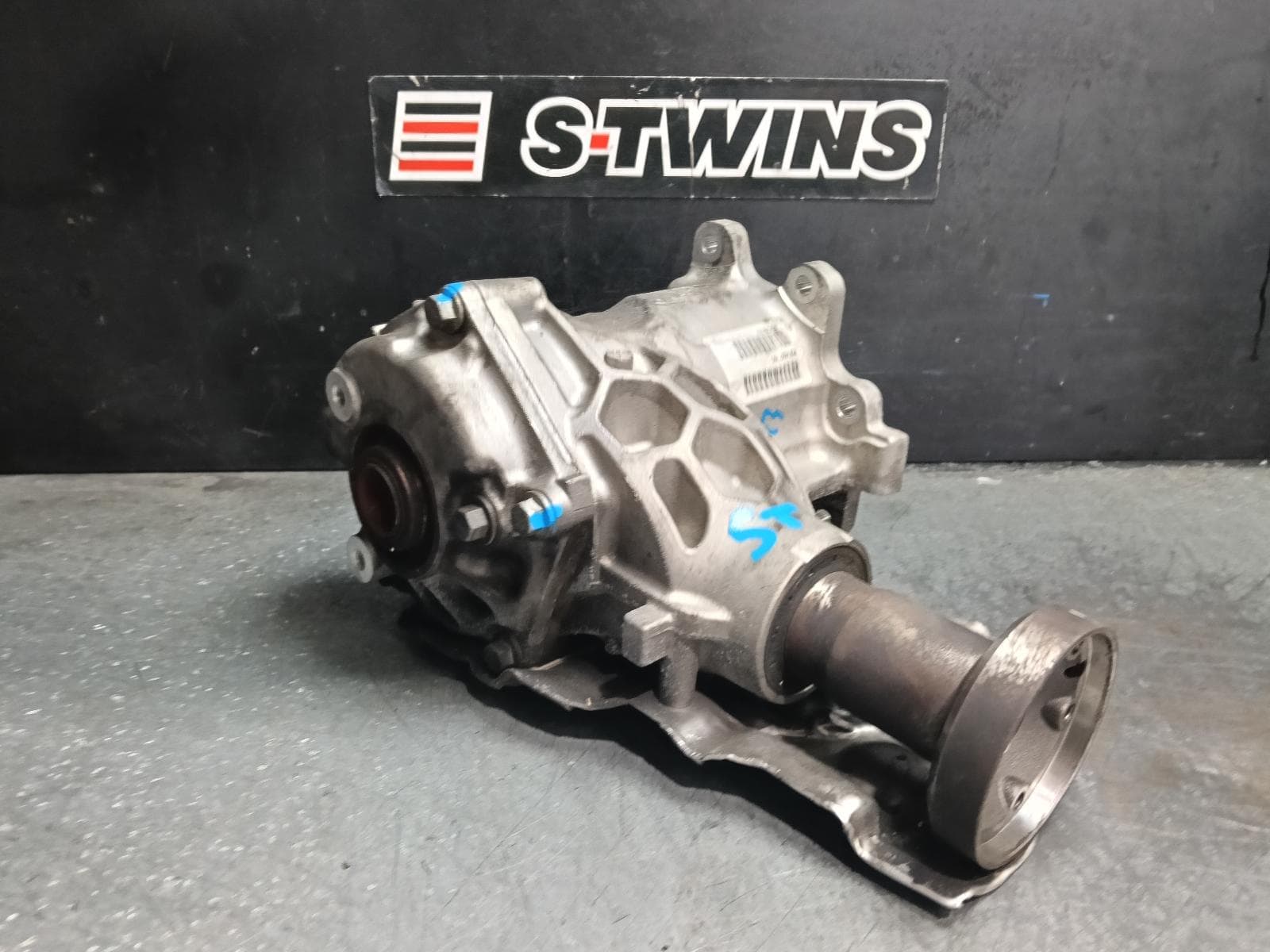 Used auto part listing image: 2018 VOLVO XC90 TRANSFER CASE Mk2, 04/15- 0000422224