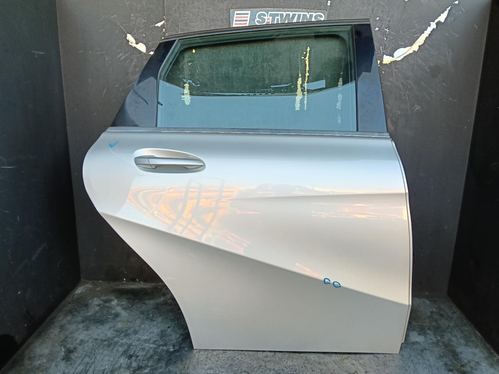 Used auto part listing image: 2013 MERCEDES B CLASS RIGHT REAR DOOR SLIDING W246, 12/11-02/19 0000406794