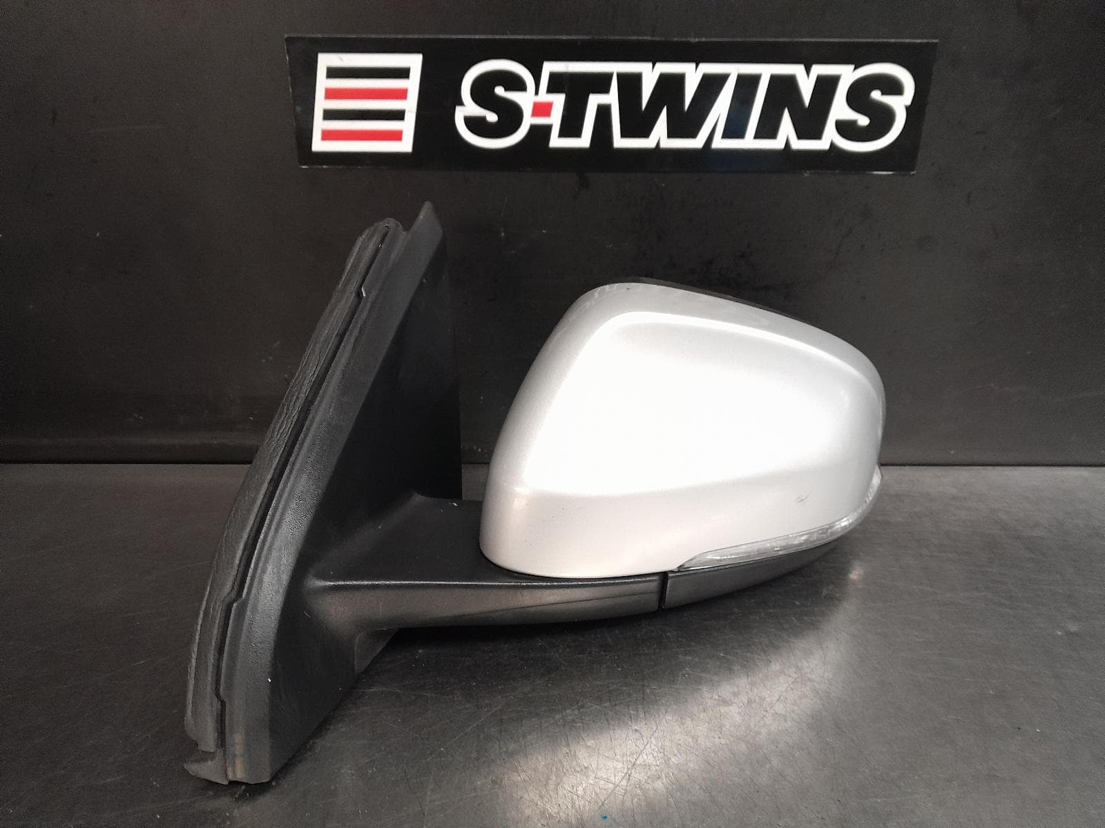Used auto part listing image: 2016 VOLVO S60/V60 LEFT DOOR MIRROR Mk2, STANDARD, HEATED, NON CAMERA, COLOUR CODED TYPE, 12/10-12/18 0000271313