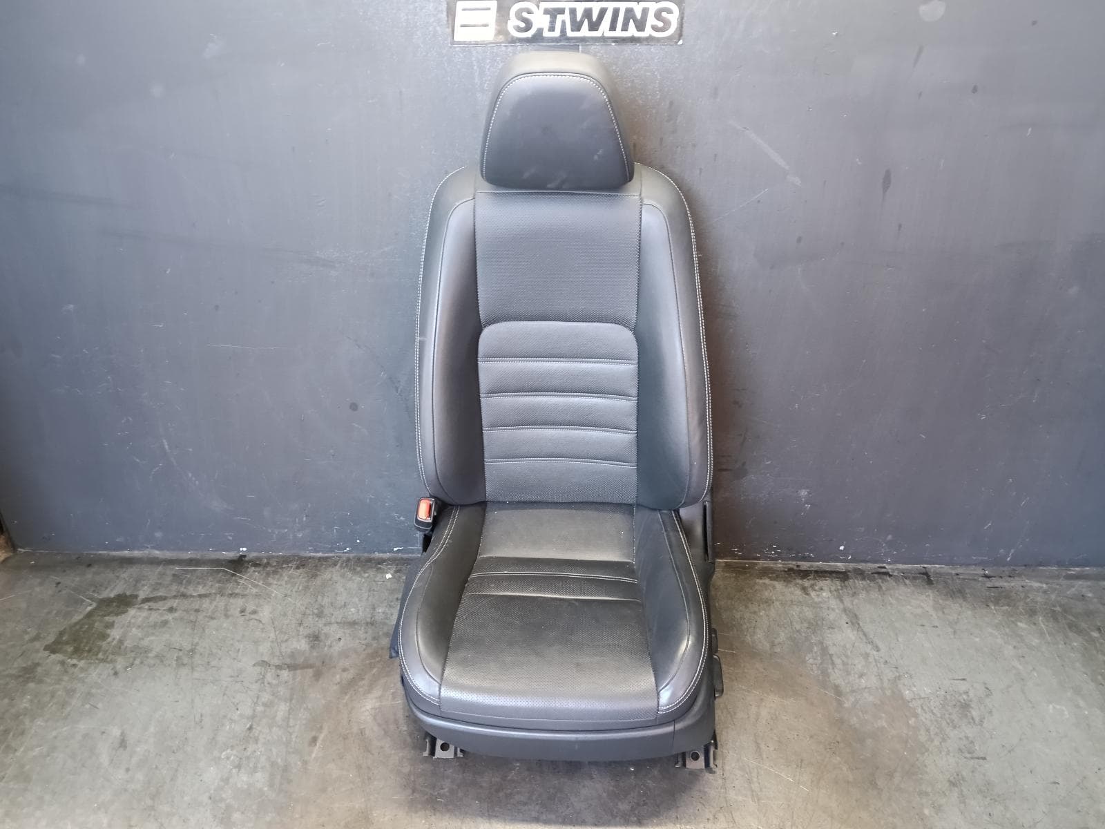 Used auto part listing image: 2016 LEXUS IS SERIES FRONT SEAT LH FRONT, LEATHER, BLACK, XE30, IS250 SPORT/LUXURY, 04/13-08/20