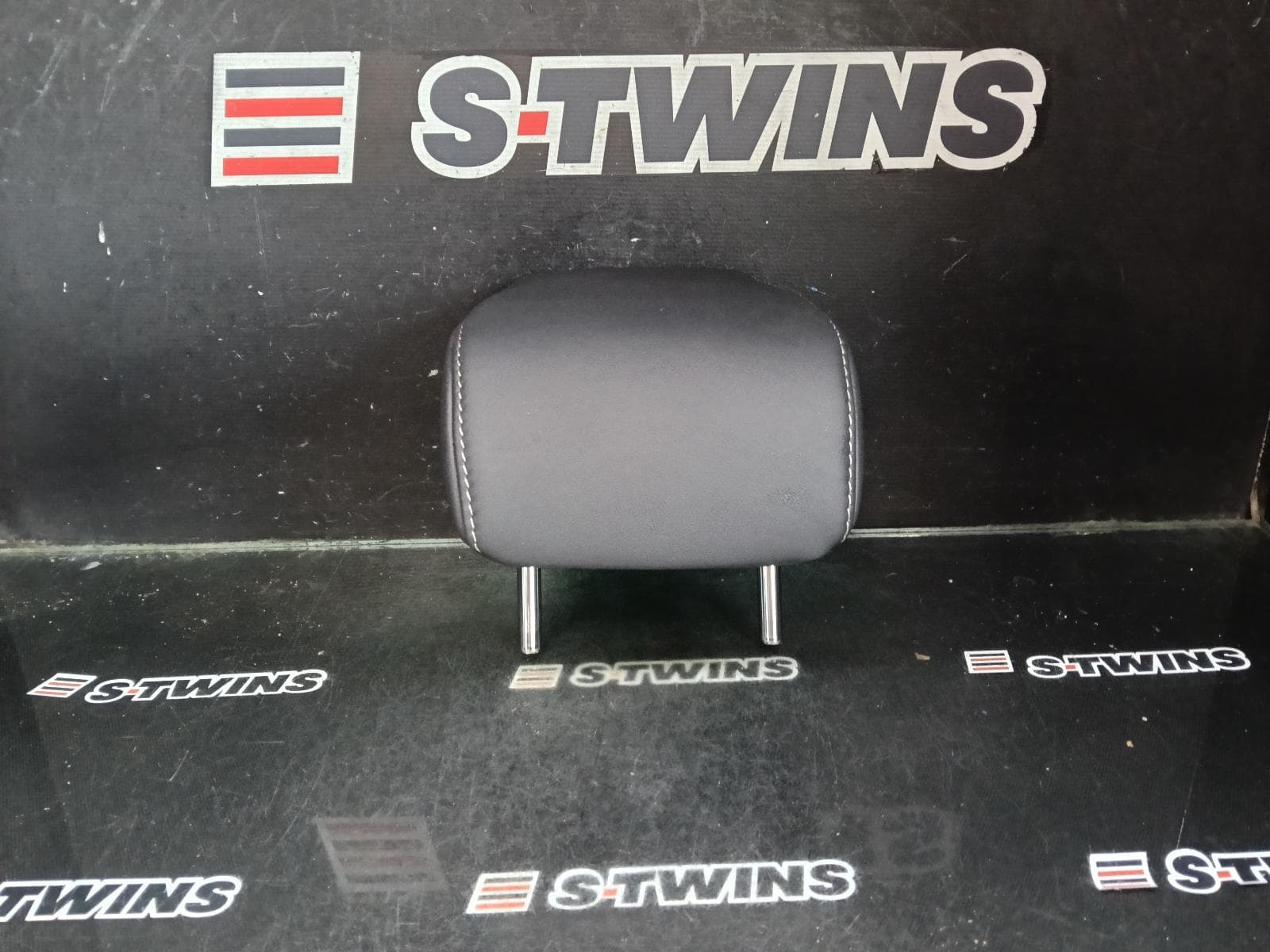 Used auto part listing image: 2016 LEXUS IS SERIES HEADREST XE30, 07/13- 11/25