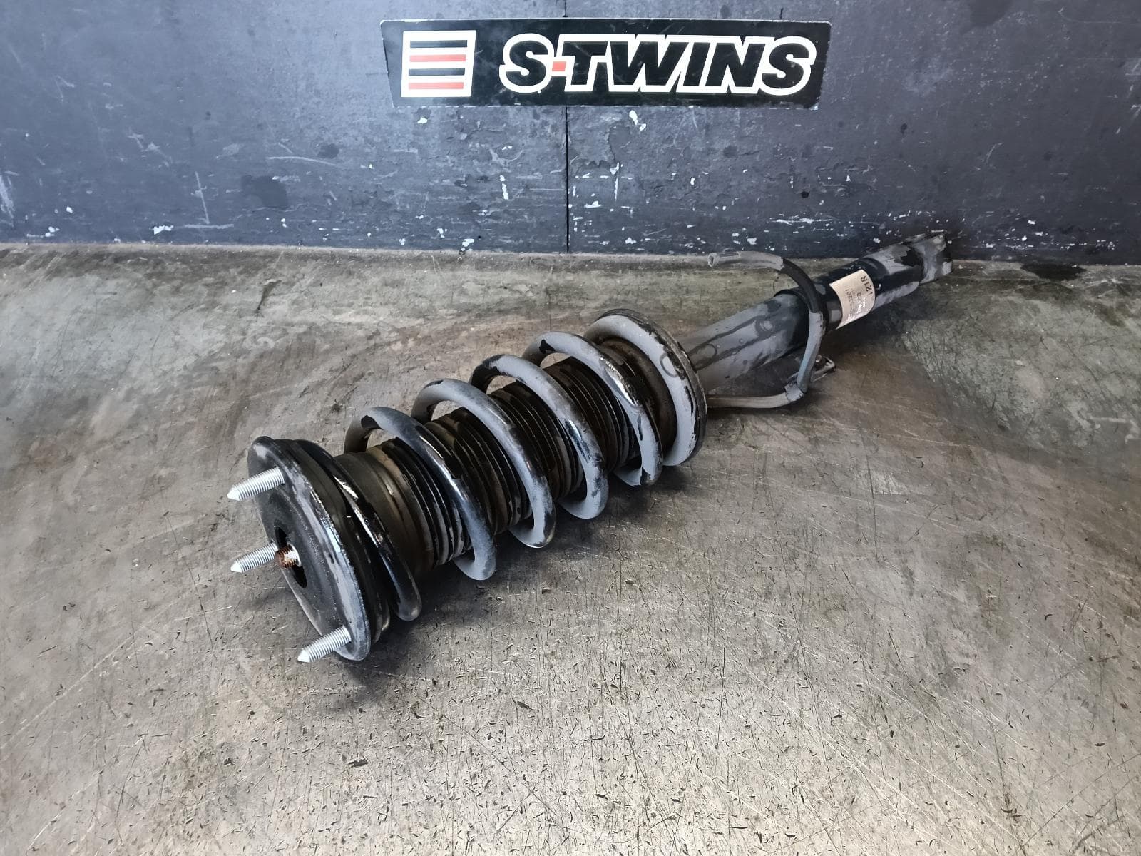 Used auto part listing image: 2016 LEXUS IS SERIES RIGHT FRONT STRUT XE30, 04/13-09/16