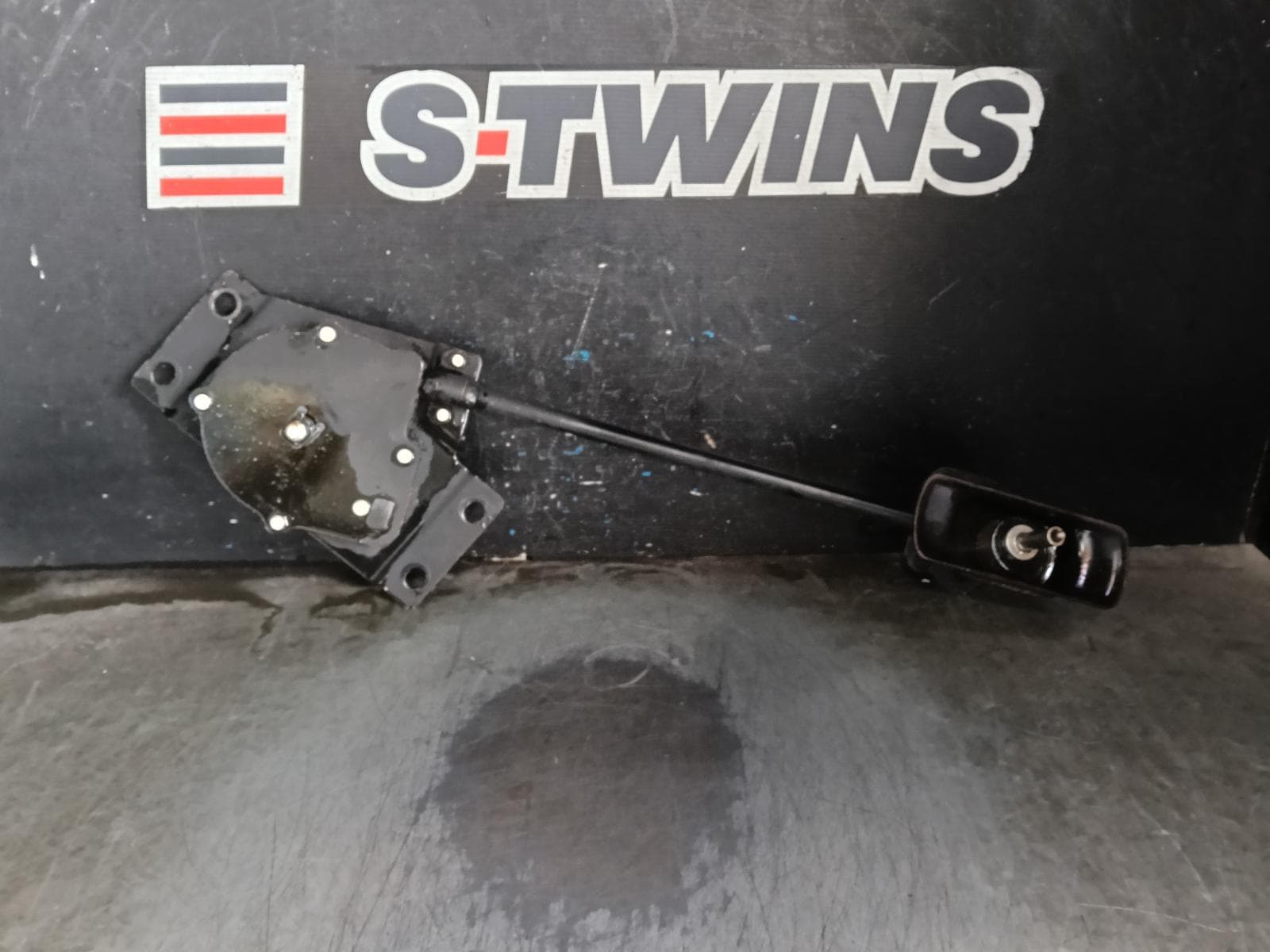 Used auto part listing image: 2014 KIA RONDO SPARE WHEEL WINCH RP, 06/13-12/18
