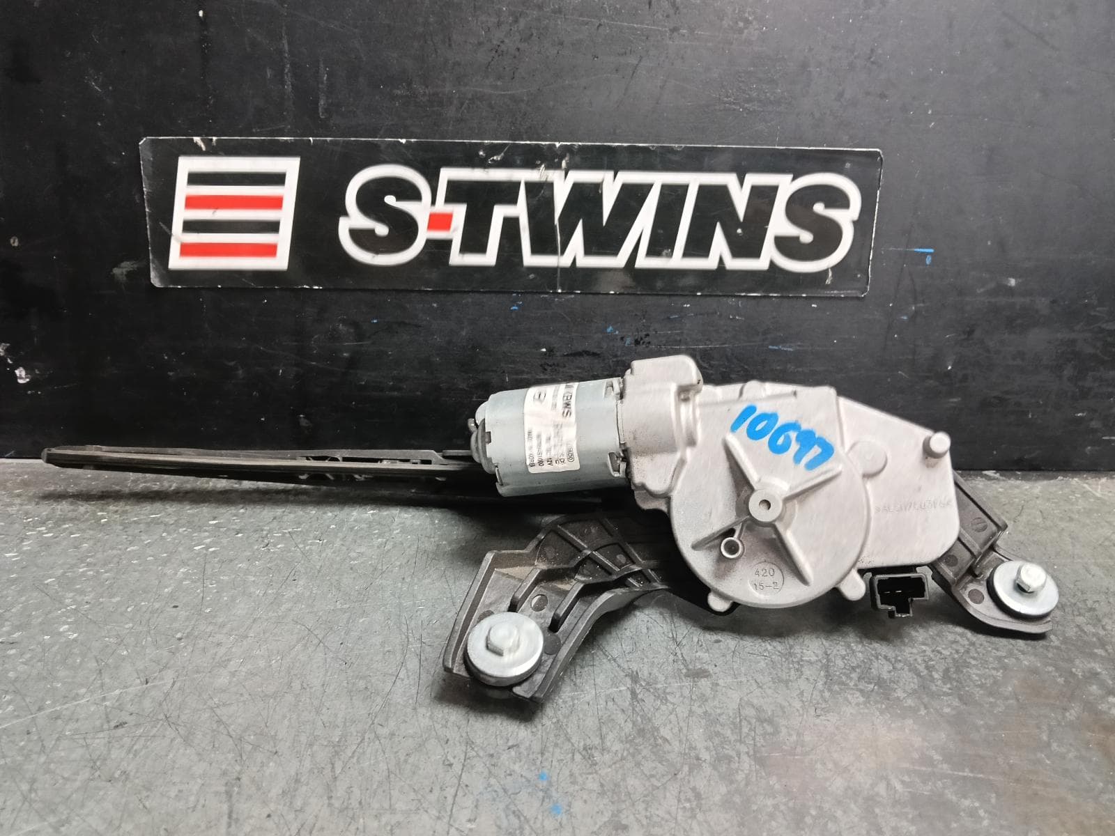 Used auto part listing image: 2022 HYUNDAI SANTA FE WIPER MOTOR TAILGATE, TM, 03/18-10/23 0000407607