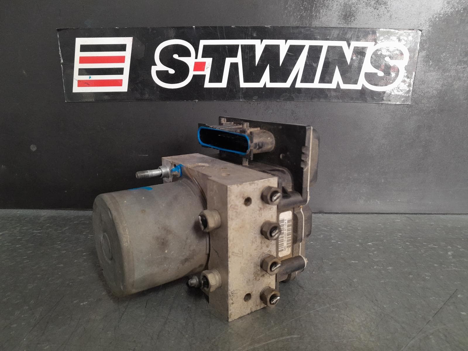 Used auto part listing image: 2014 NISSAN DUALIS ABS PUMP MODULATOR J10, P/N 47660BR31E, 10/07-05/14 0000325315