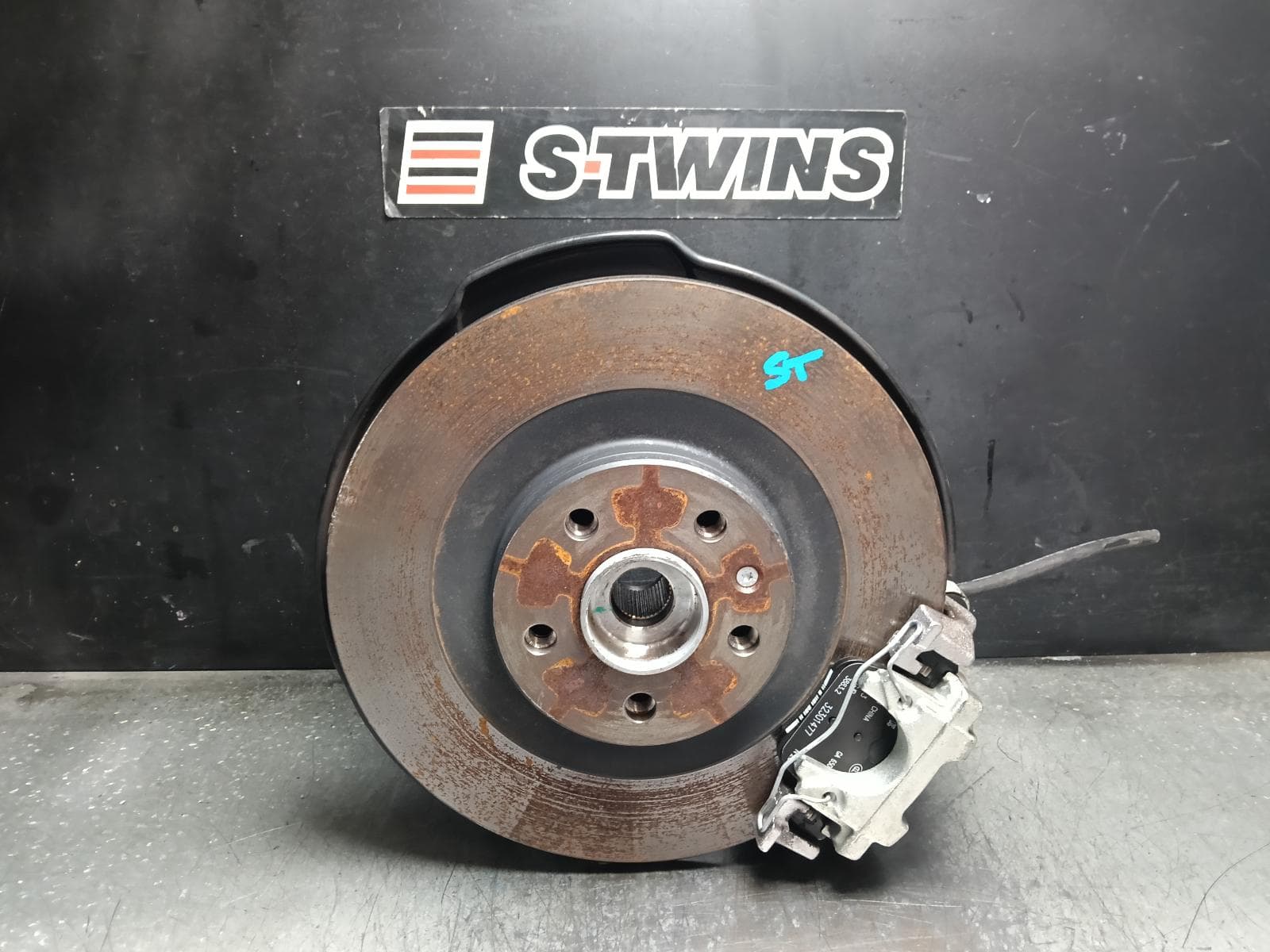 Used auto part listing image: 2024 POLESTAR 2 RIGHT REAR HUB ASSEMBLY 534, RWD, 08/21- 0000424935