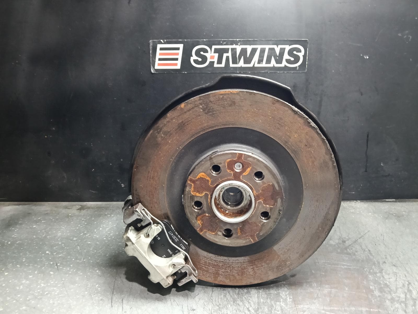 Used auto part listing image: 2024 POLESTAR 2 LEFT REAR HUB ASSEMBLY 534, RWD, 08/21- 0000424936