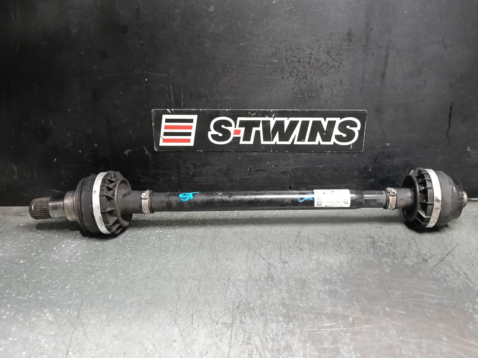 Used auto part listing image: 2019 BMW 3 SERIES LEFT DRIVESHAFT G20/G21, REAR, PETROL, 2.0, B48D, 10/18- 0000424939