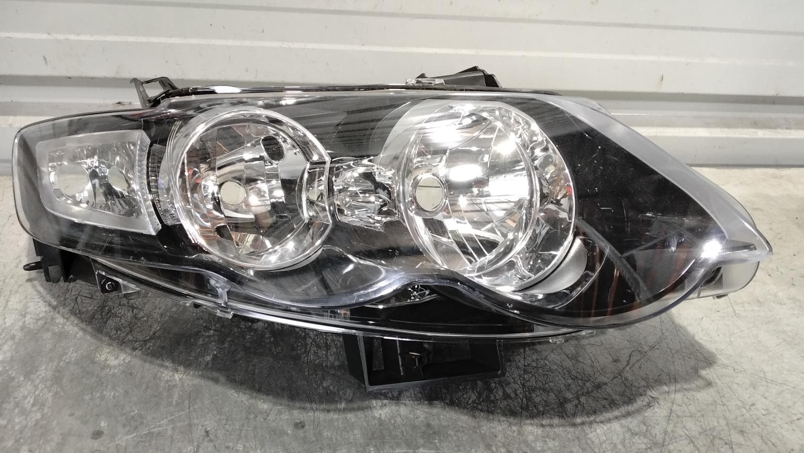 Used auto part listing image: 2012 FORD FALCON RIGHT HEADLAMP FG MKI-MKII, SEDAN/UTE, XT/G6/G6E/R6/XL, BLACK, 05/08-10/14 0000425240