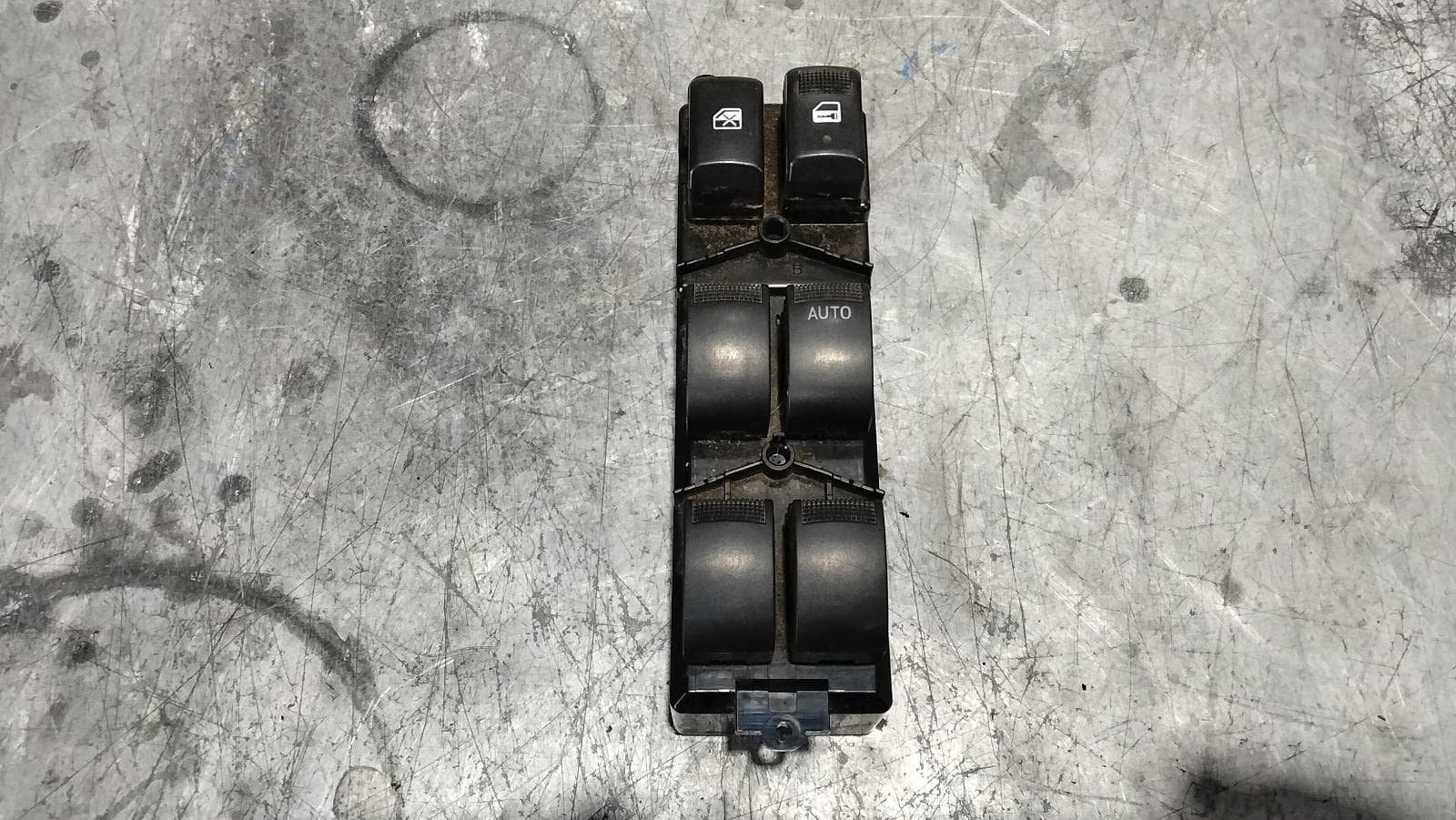 Used auto part listing image: 2015 HOLDEN COLORADO PWR DR WIND SWITCH RH FRONT (MASTER SWITCH), DUAL CAB, RG, 01/12-06/16 0000399861