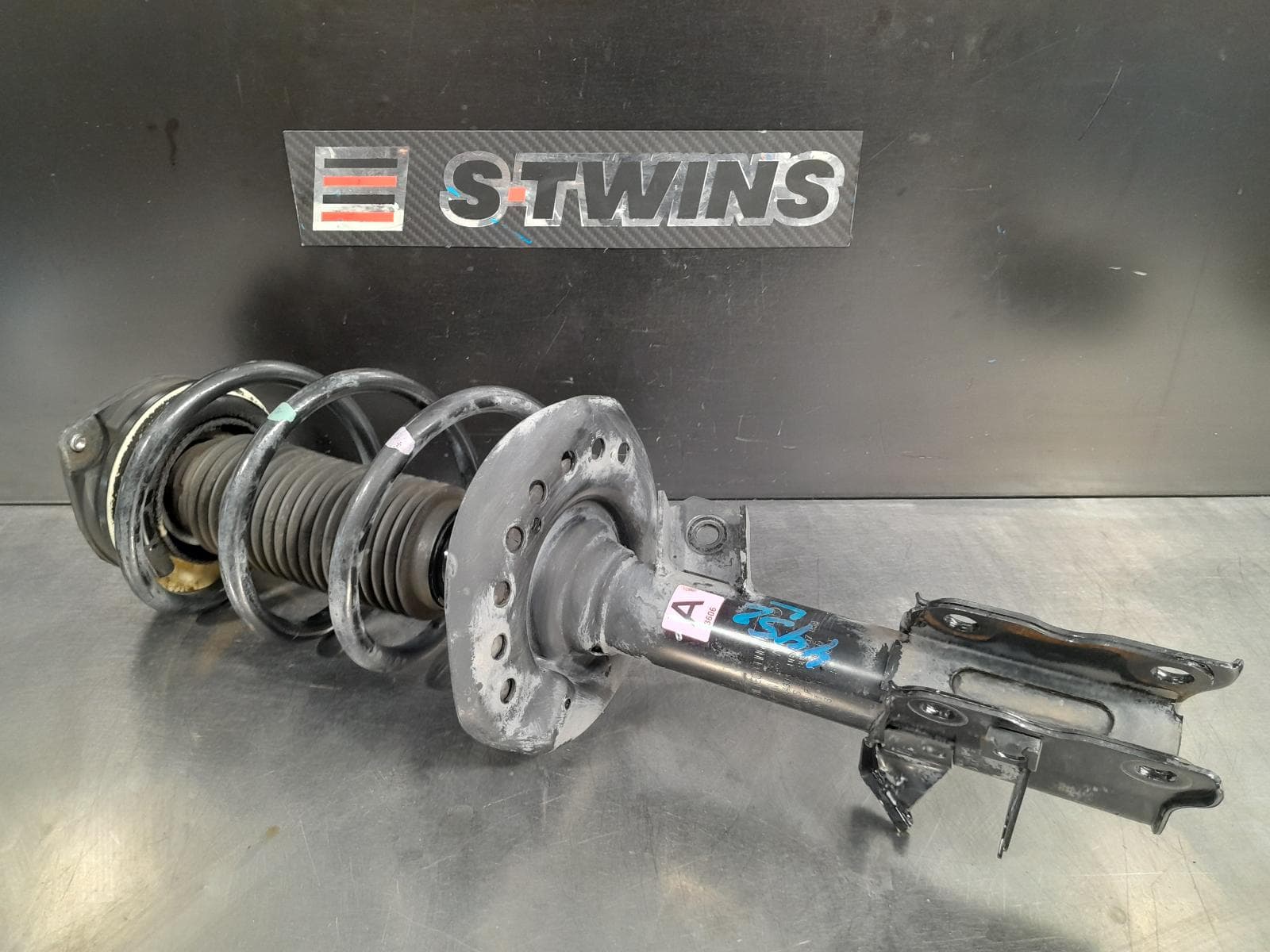 Used auto part listing image: 2013 NISSAN XTRAIL LEFT FRONT STRUT T31, DIESEL/PETROL, 10/07-12/13 0000195574
