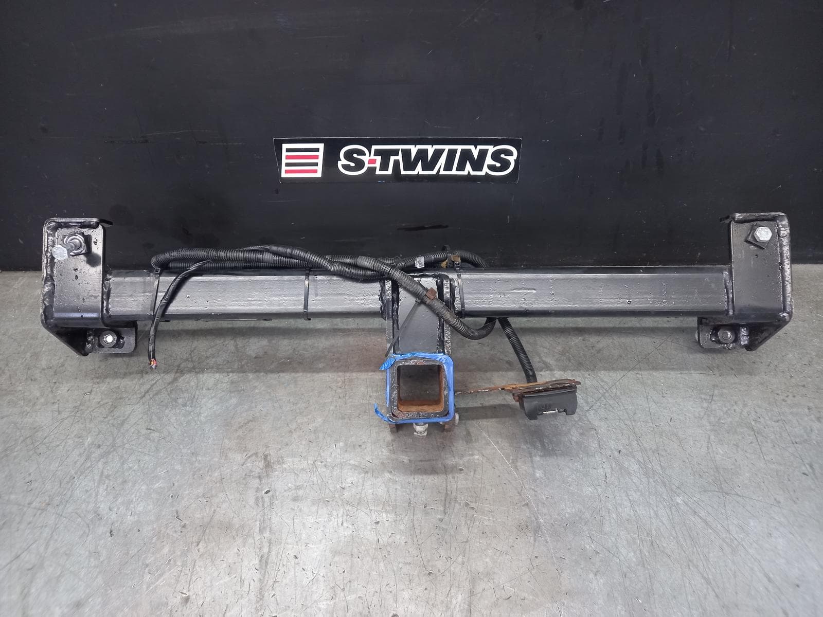 Used auto part listing image: 2009 SUBARU LIBERTY TOWBAR 5TH GEN, WAGON, 07/09-11/14 0000379816
