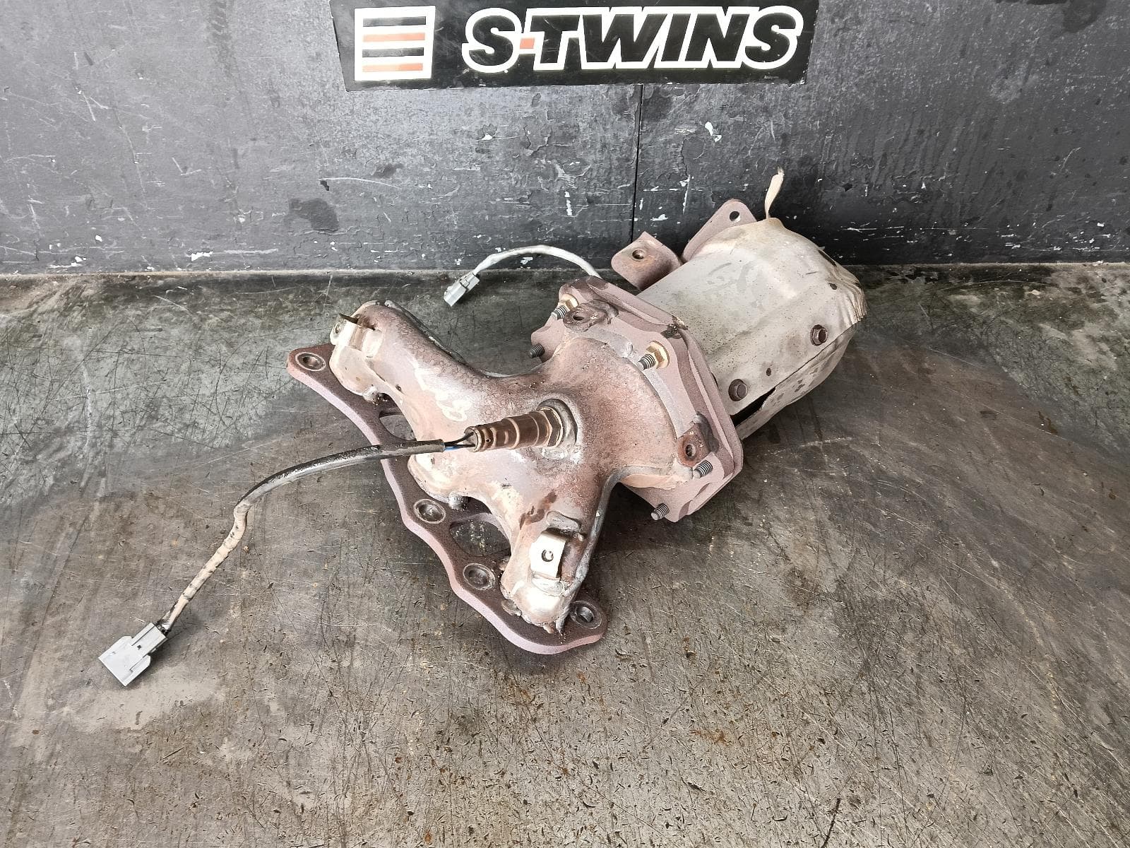 Used auto part listing image: 2018 NISSAN PATHFINDER CATALYTIC CONVERTER BOLT ON-CAT TYPE (TO MANIFOLD), 3.5, PETROL, FRONT (LH SIDE), R52, 06/13-04/21