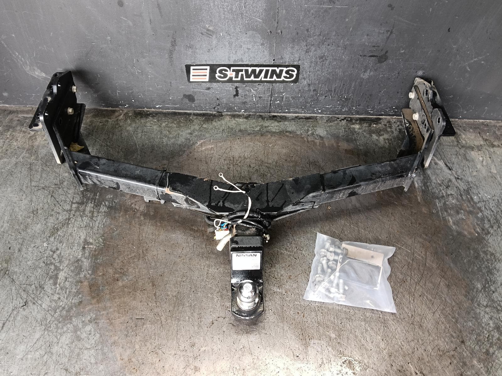 Used auto part listing image: 2018 NISSAN PATHFINDER TOWBAR R52, 06/13-04/21