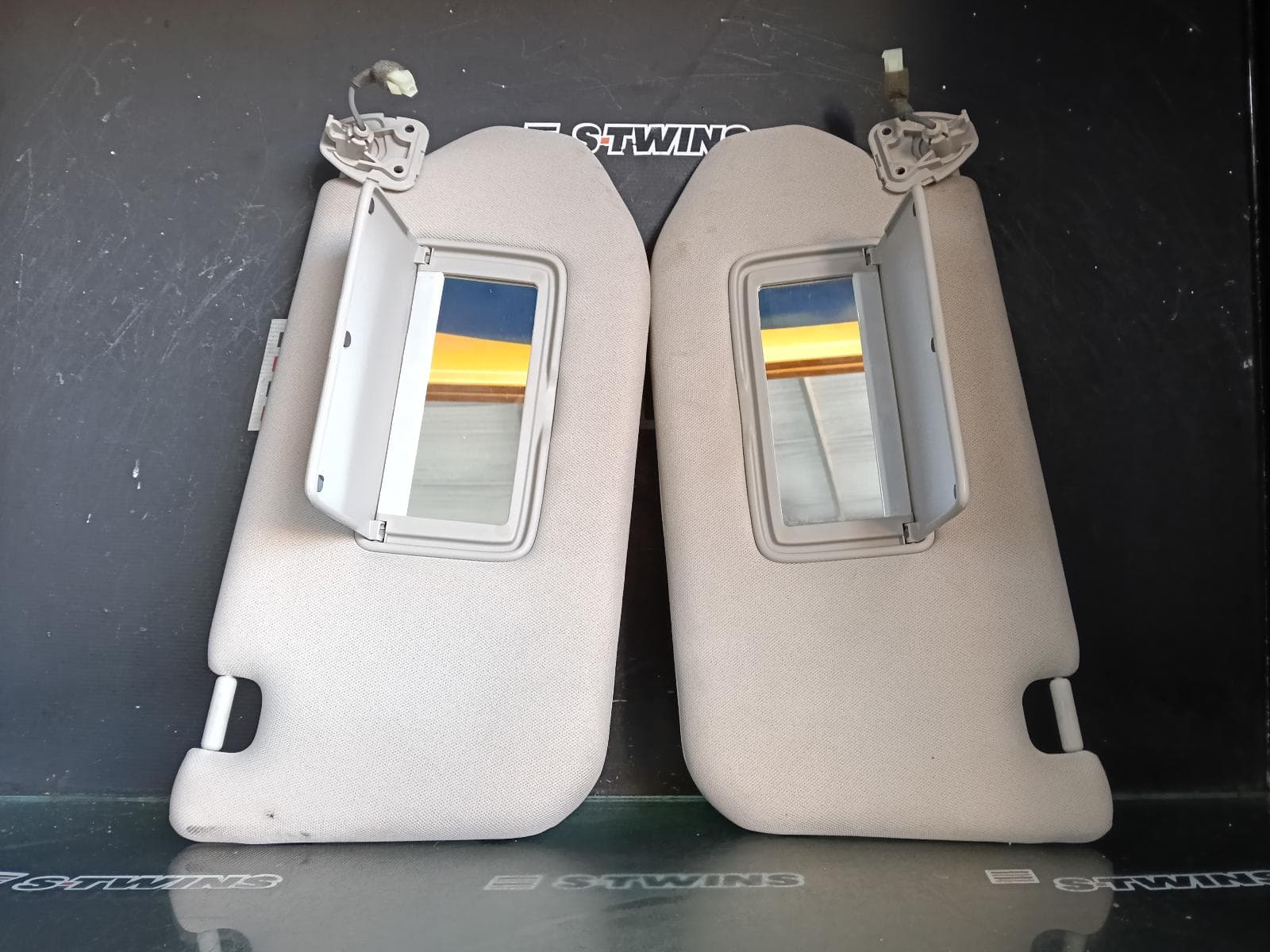 Used auto part listing image: 2018 NISSAN PATHFINDER SUNVISOR R52, PAIR, 06/13-04/21
