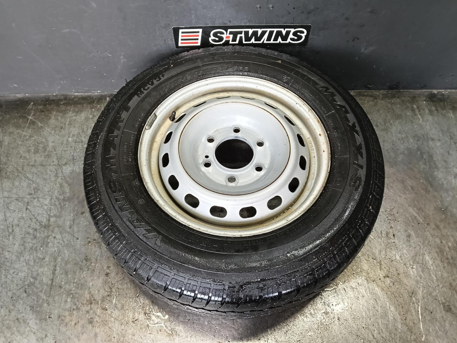 Used auto part listing image: 2020 HYUNDAI ILOAD/IMAX WHEEL STANDARD STEEL 16X6.5IN, TQ, 11/07-03/21 0000418337