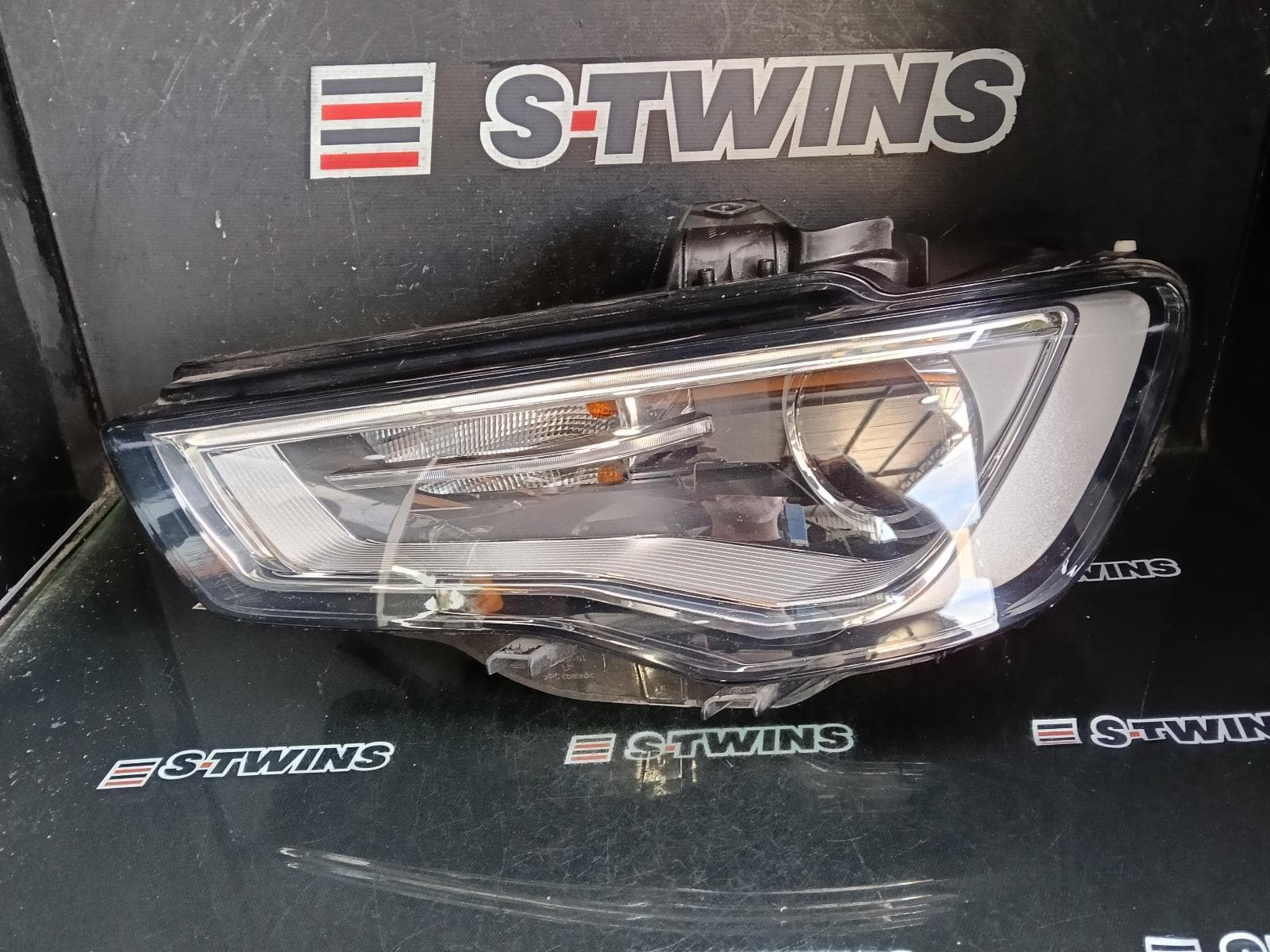 Used auto part listing image: 2015 AUDI A3 LEFT HEADLAMP 8V, HATCH, XENON TYPE, 03/13-04/16